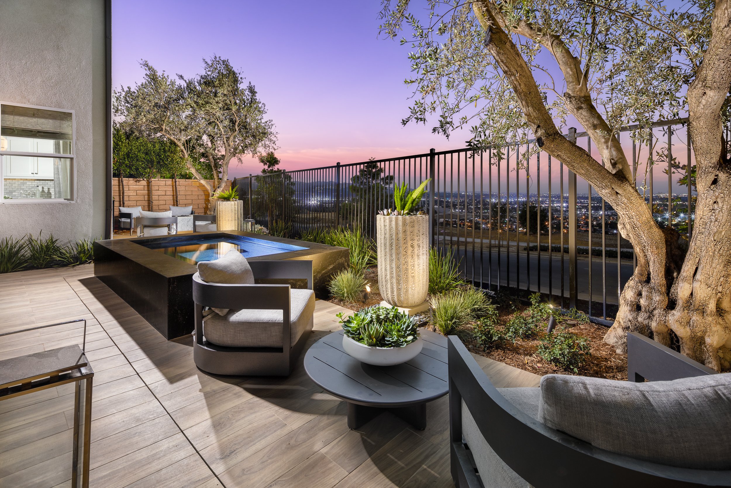 02_MH_Viewpoint_Spectrum_Outdoor Patio.jpg