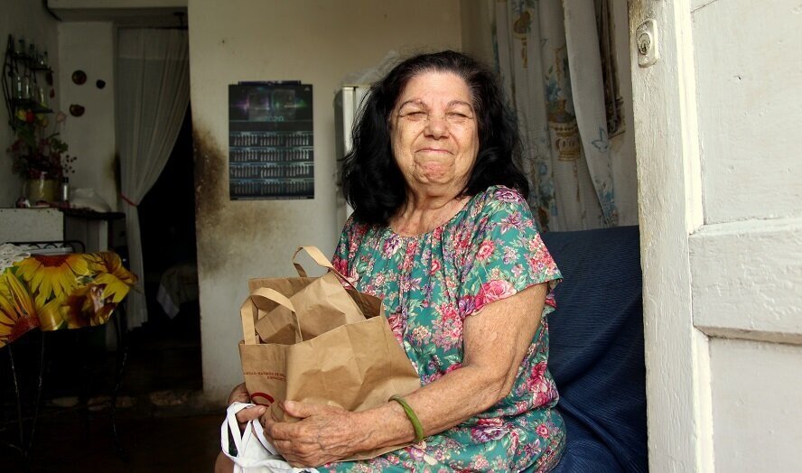   A beneficiary of Juanky's Pan and other private businesses. Photo by Hitch (elTOQUE-Periodismo de Barrio).  