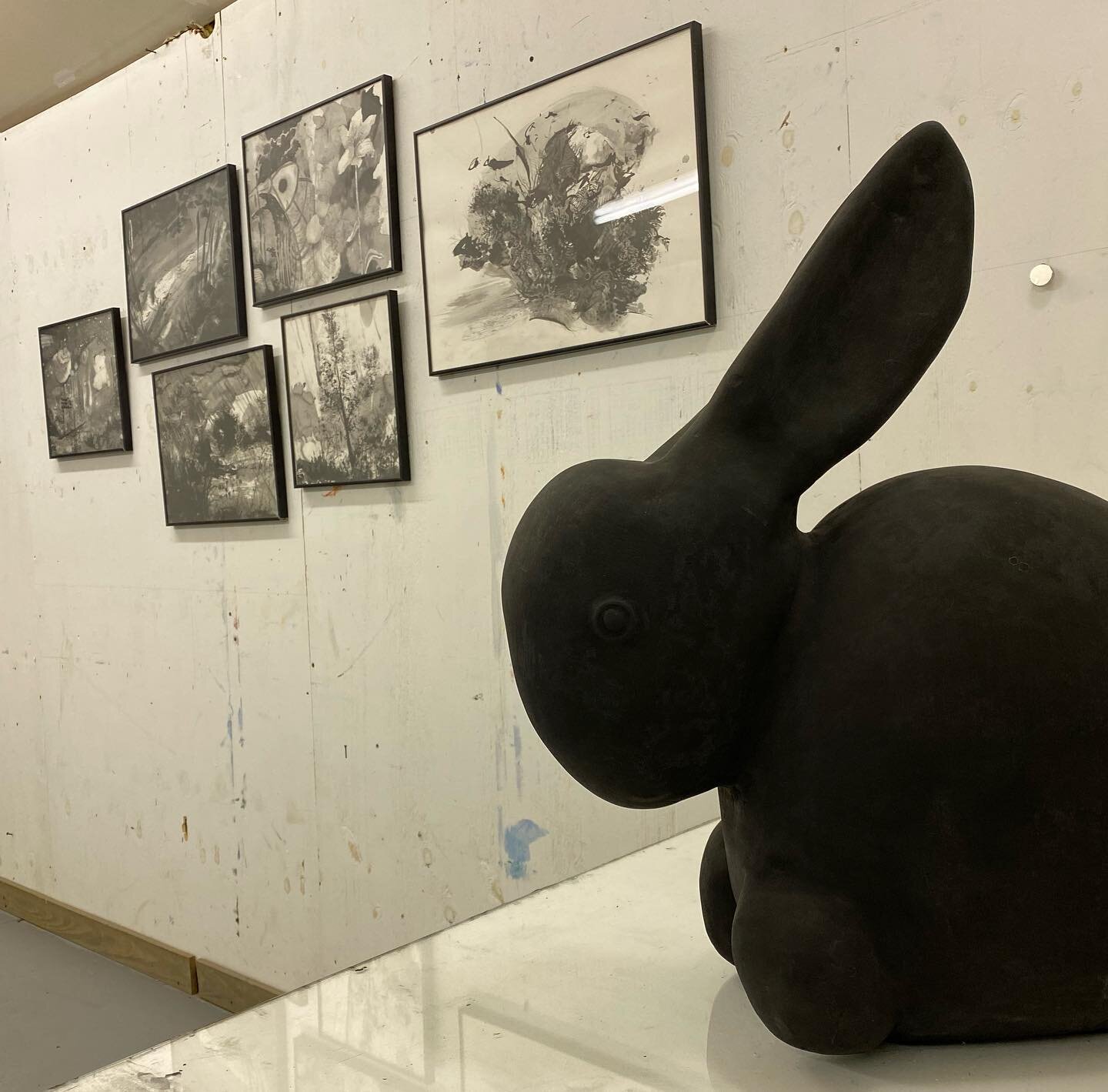 There is nothing like a nice clean studio, and a beautiful 77&deg; day&hellip; Maybe it will get me out of this color black phase that I&rsquo;m in 

#InkDrawings #SumiInk #BunnySculpture #TheColorBlack #ArtistStudio #StudioLife