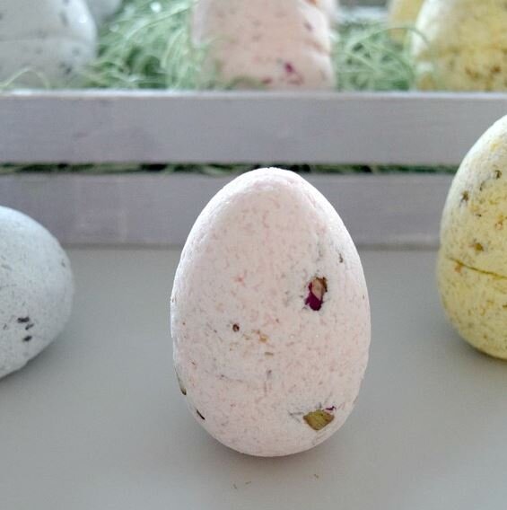 A DIY Easter Goody That is the (Bath) Bomb