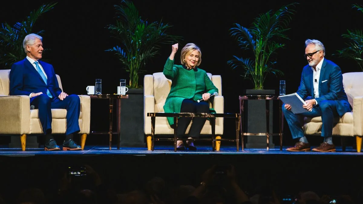 The Clintons Come to Town