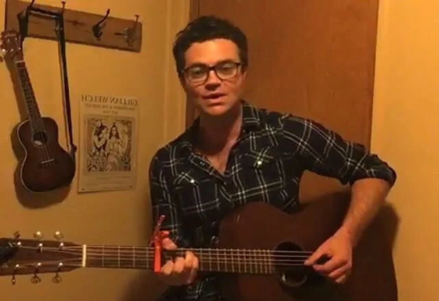 A huge thanks to everyone who tuned in to my live stream tunes last night... and for all the tune requests - I had a ball! Shall we do it again soon? π·π₯³ Full stream now available on my Facebook page (link in bio to vid π). Stay safe folks x
