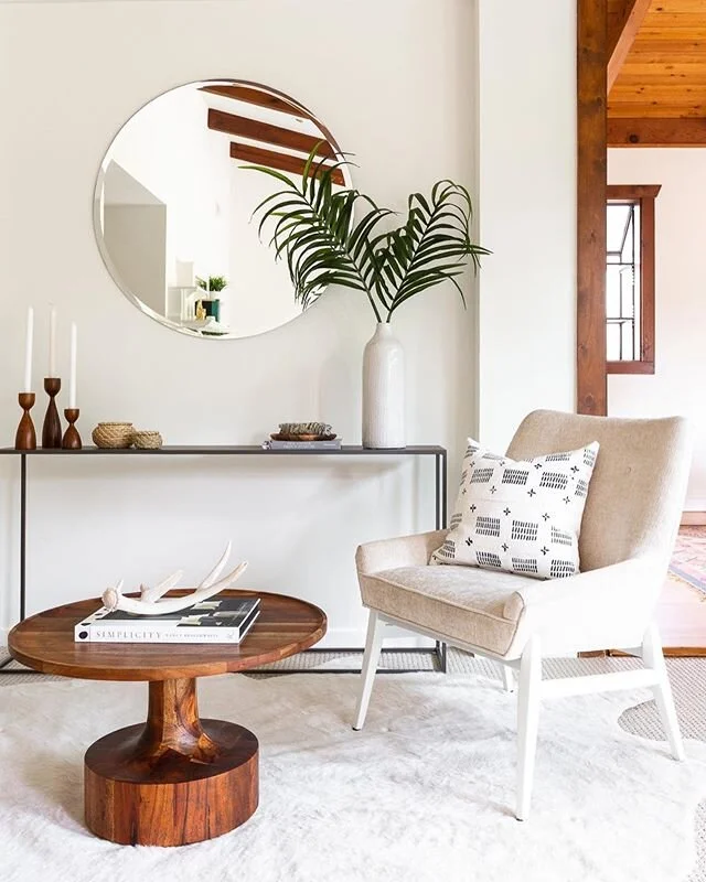 #flashbackfriday to this home, staged by us.  Have a great weekend everyone! ☀️ Photos by @gillianwalsworth .
.
.
.
.

#homestaging  #newyork #newyorkcity #newyorkcityrealestate #stagingsells #manhattanrealestate #brooklynrealestate #clementineinteri
