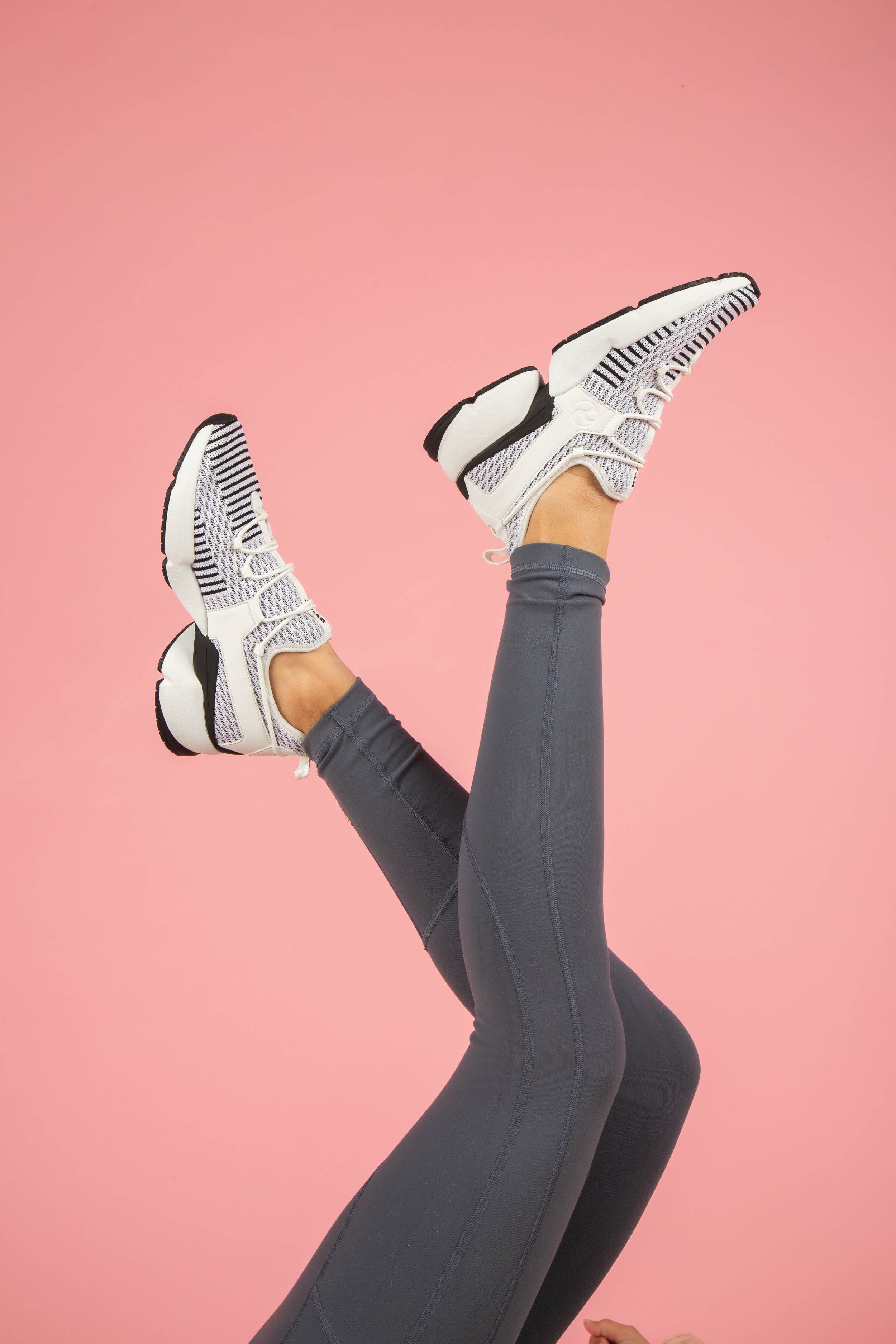 INFINITY GLIDE WHITE_BLACK.jpg