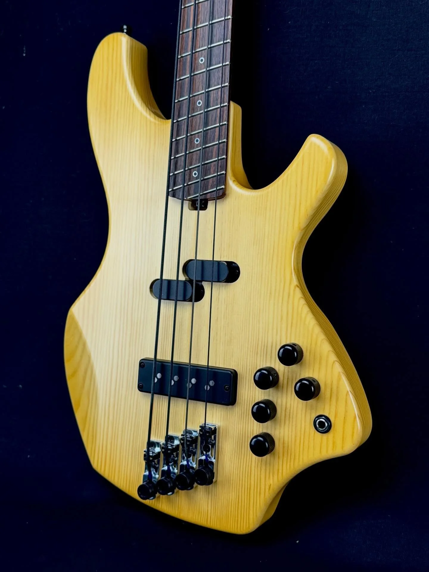 This is the Torzal Genesee Bass with a Torzal SustainCore hybrid neck. It was a smash hit at NAMM 2026 and was scooped up by @socalbassandfx , so you can hit them up and buy it, if you&rsquo;re quick 😉

More news and details about this exciting new 