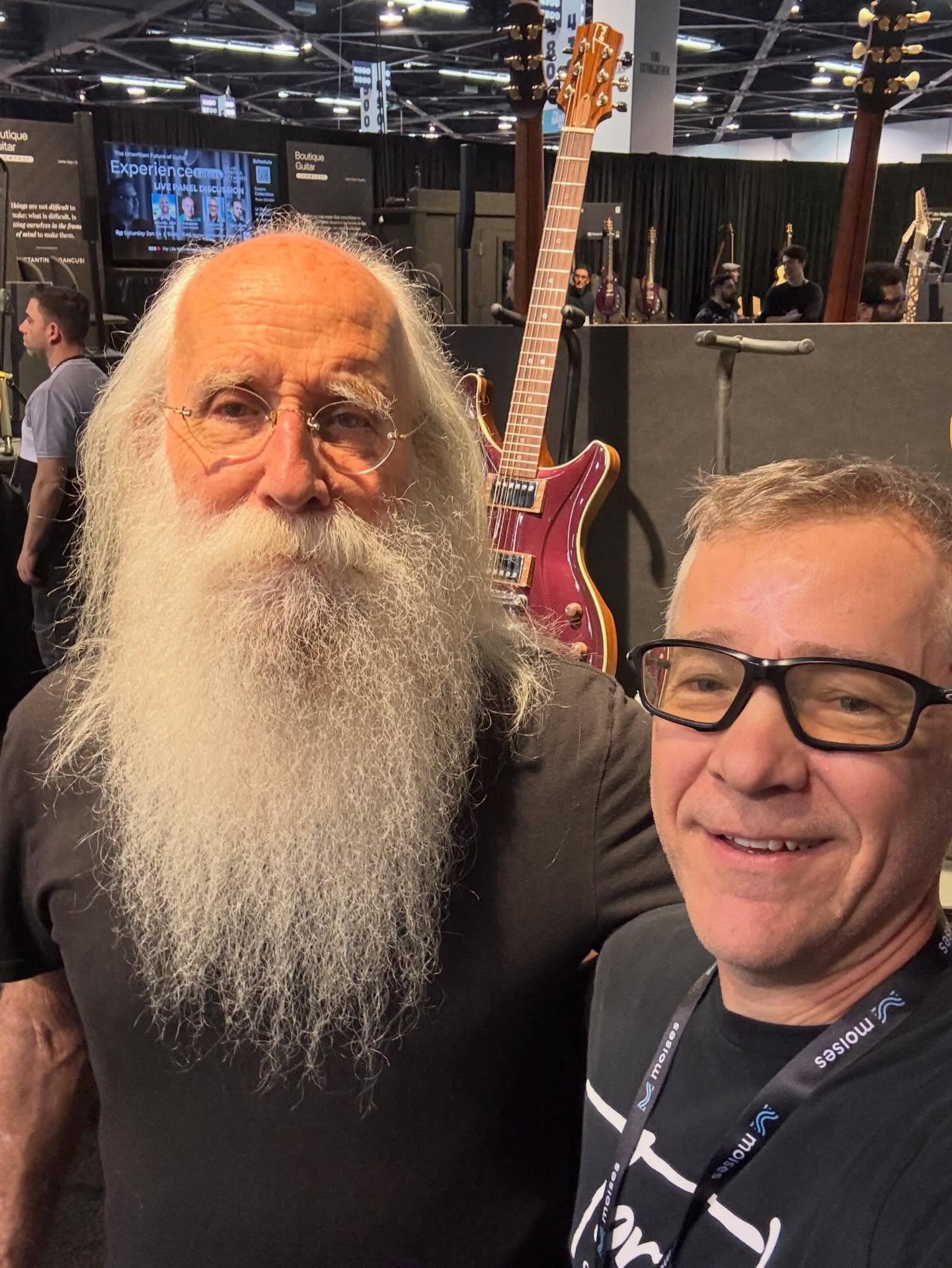 If you watched the Grammys last night, you heard bass legend @leland.sklar holding down the low end for the house band, performing over 100 pieces of music live!

It was a great pleasure to talk to Lee at the NAMM show and receive his appreciation fo
