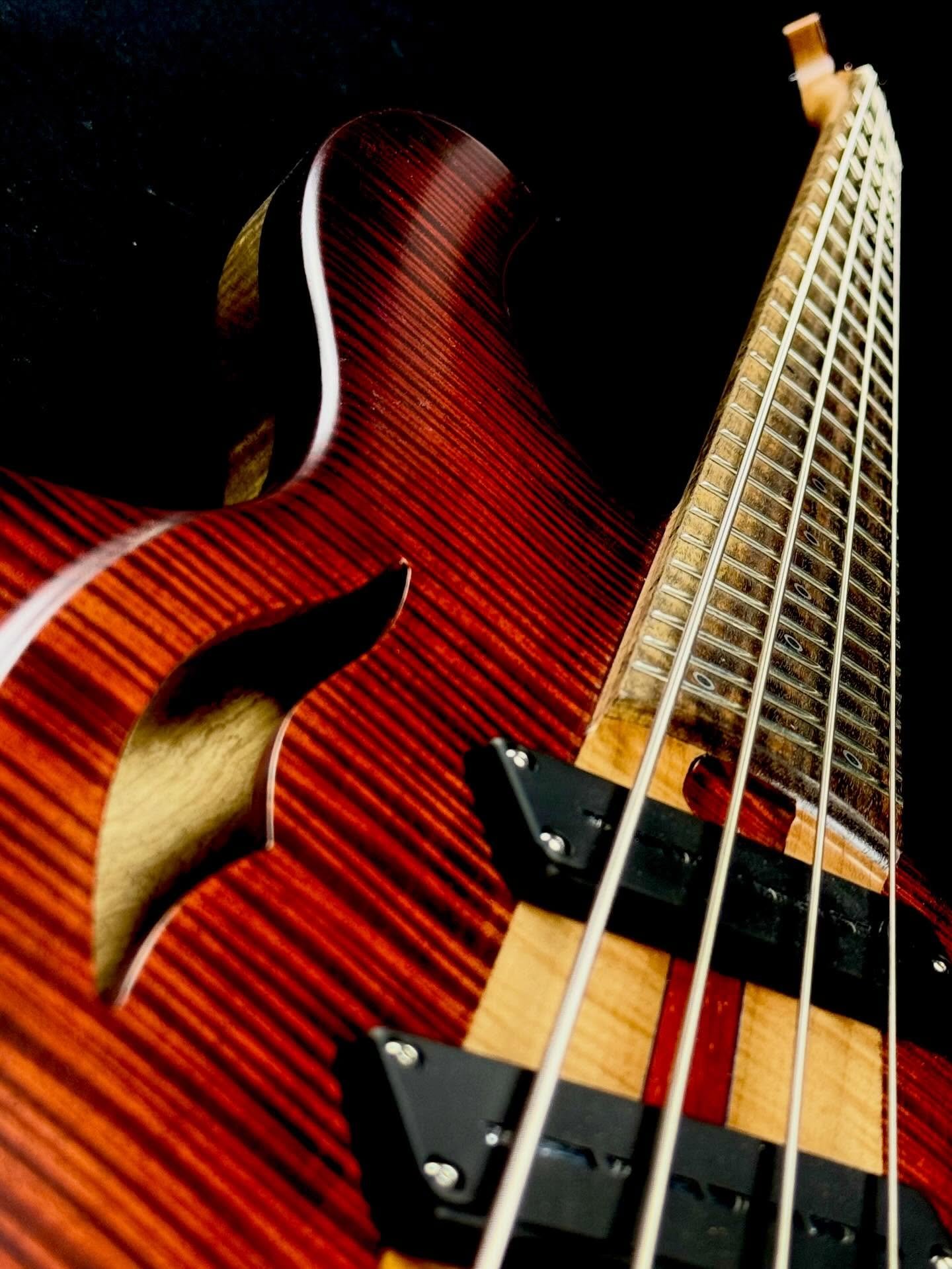 #nammshow2026 We&rsquo;re showing this cherry red Myrtle 35 degree Natural Twist 4-string at the show. This is a multi-scale semi-hollow semi-headless creation you must experience! 
@boutiqueguitarshowcase 
#keepplaying