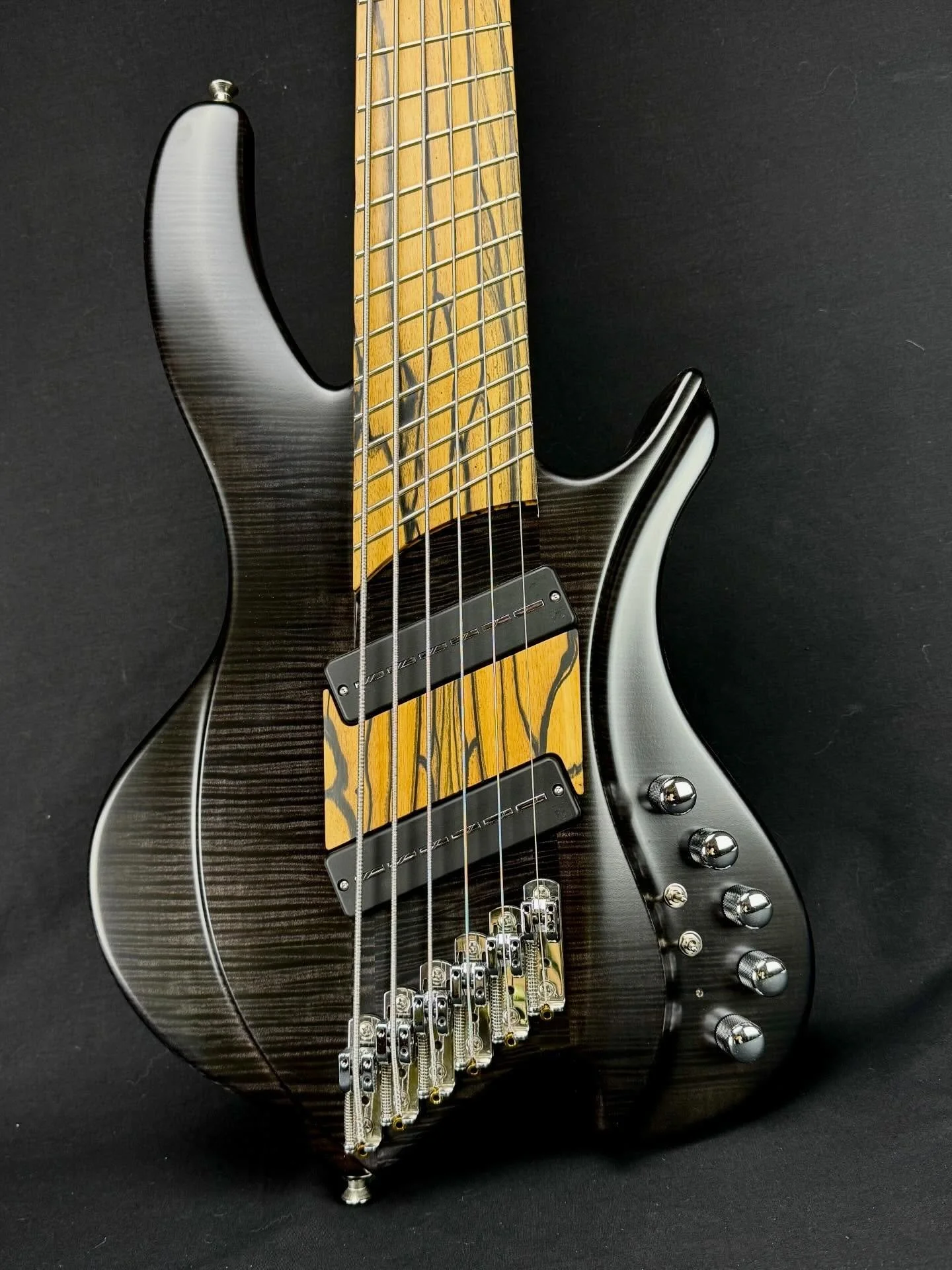 Torzal 35 degree Natural Twist multiscale 6-string bass.  Curly maple, swamp ash, pale moon ebony. 
@nordstrandaudio @hipshotproducts @uniquewoodsnw 
#ergonomics #multiscale #bass #keepplaying