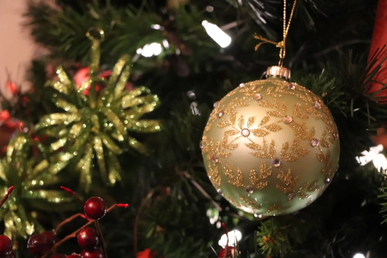 Christmas ornaments on the tree at the Jasper Park Lodge! Photo by: Lighter Side Interiors