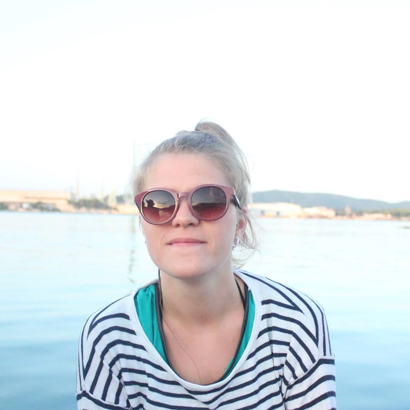 Ivana Vukušić Predsjednica udruge i voditeljica aktivnosti ples na svili. Djeluje u udruzi od 2008.godine. Svoje znanje i vještine počela je graditi u akrobacijama u zraku(na svili) i žongliranju s poi-em. Od tada se usavršila u hodanju na štulama, žongliranju s vatrom, akrobalansima, osnovama hula hoopa…