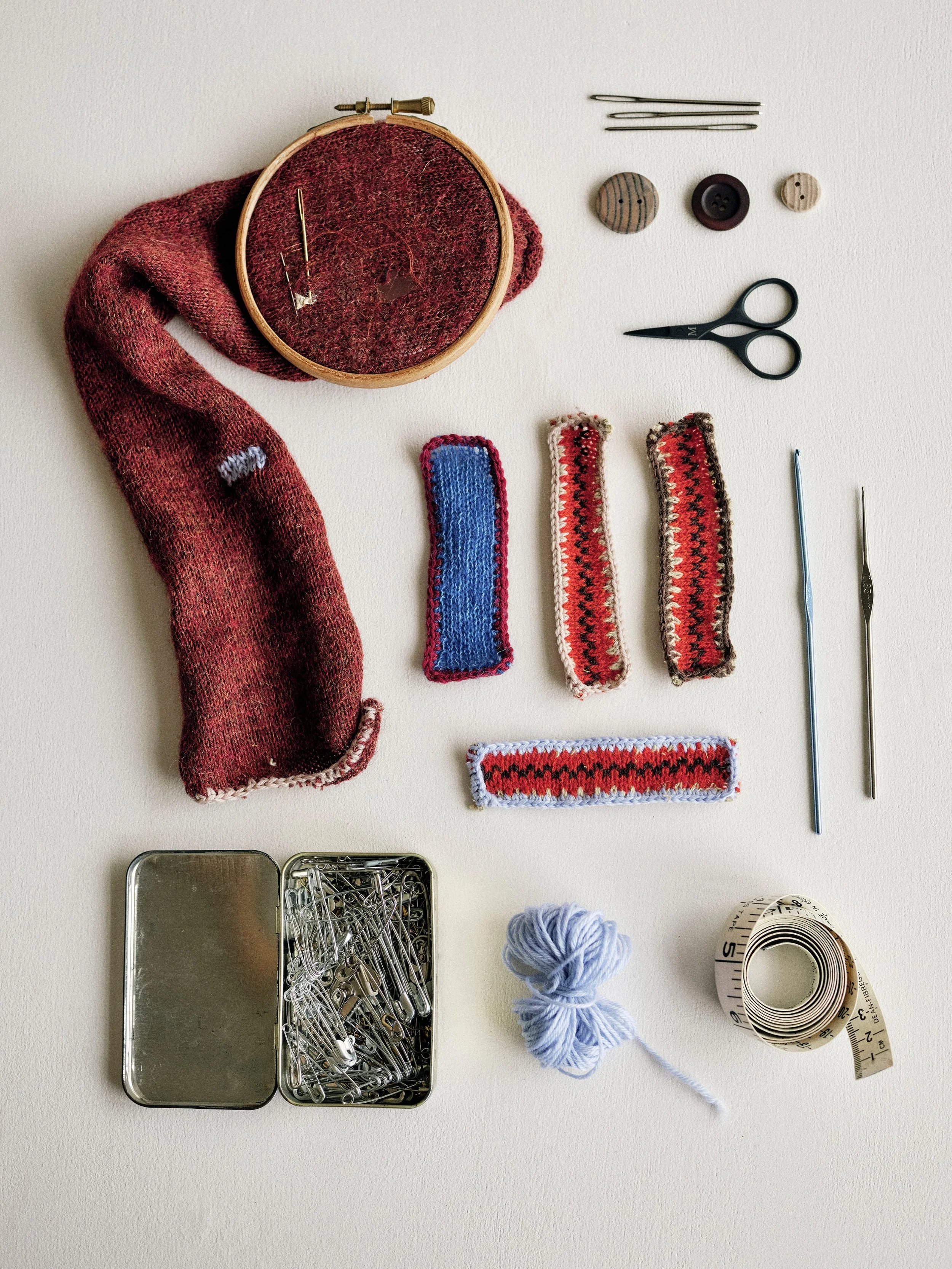 Small pieces of knitted fabric arranged with sewing tools