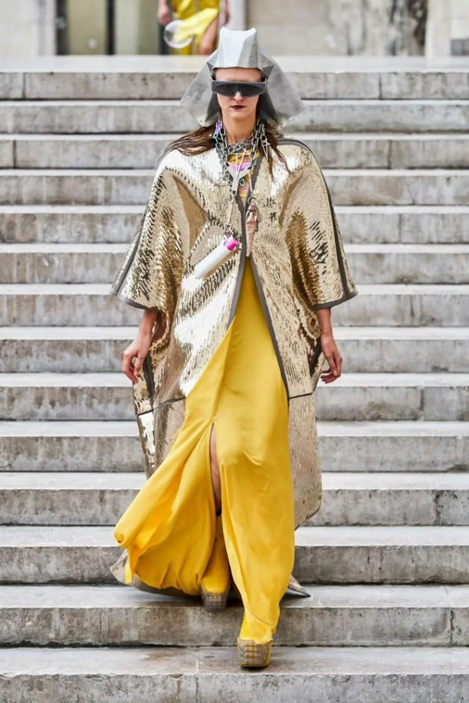 Rick-Owens-VIVISXN-MEDIA-VIVISXN-FASHION-Bubbles-Paris-Fashion-Week-Runway-Live-Avant-garde-Cool-Shades-and-Necklace-683x1024.jpg
