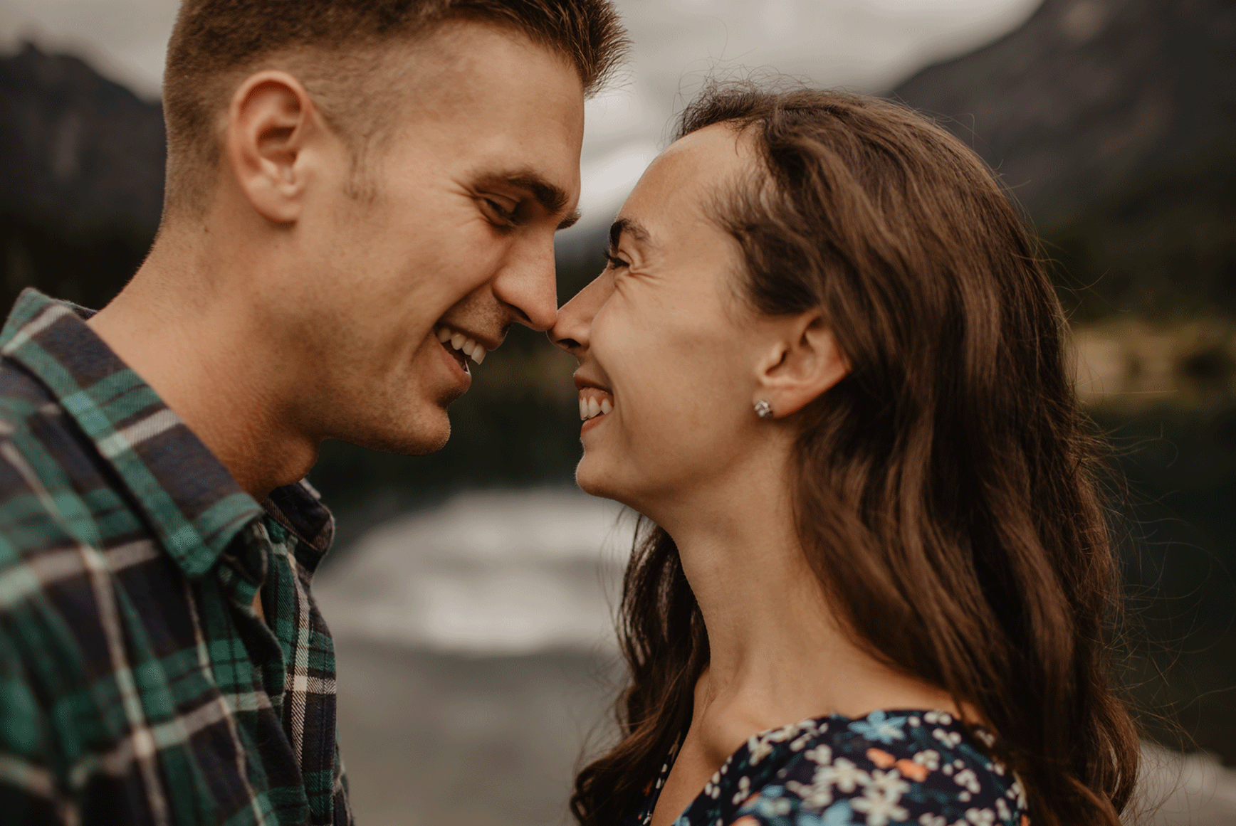 Wskimo-Kisses.gif