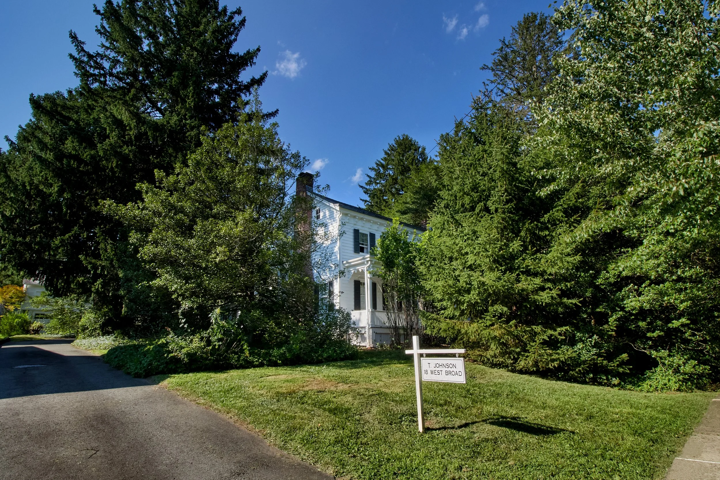 OUTSIDE FRONT.JPG