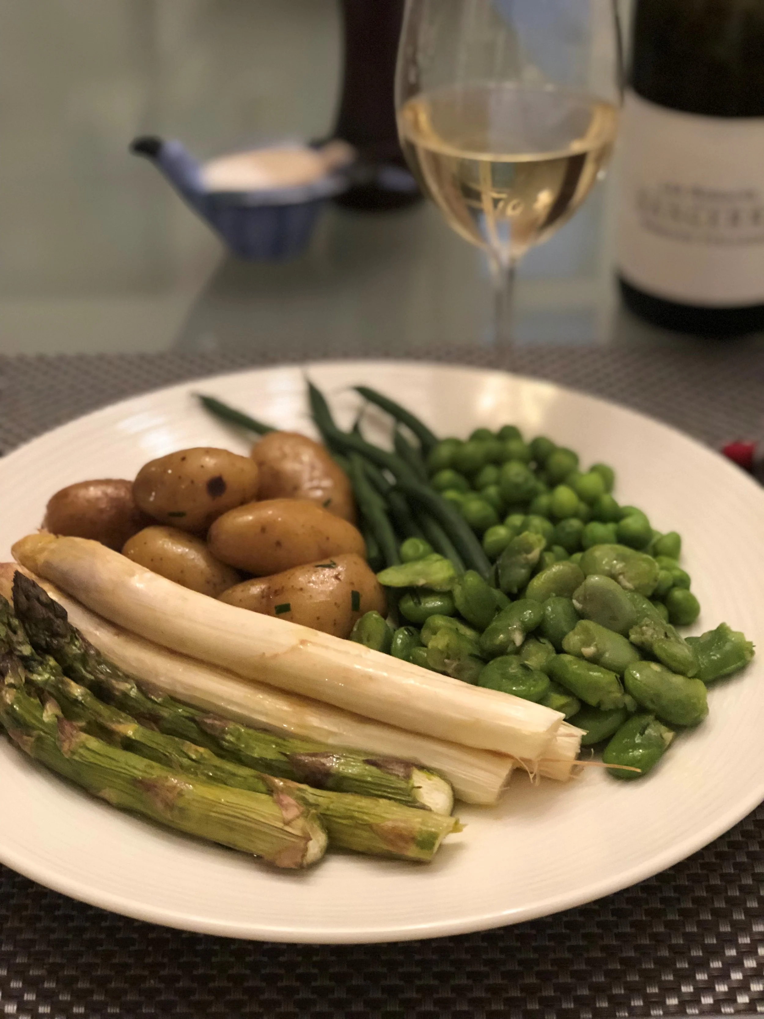 Medley of green and white vegetables