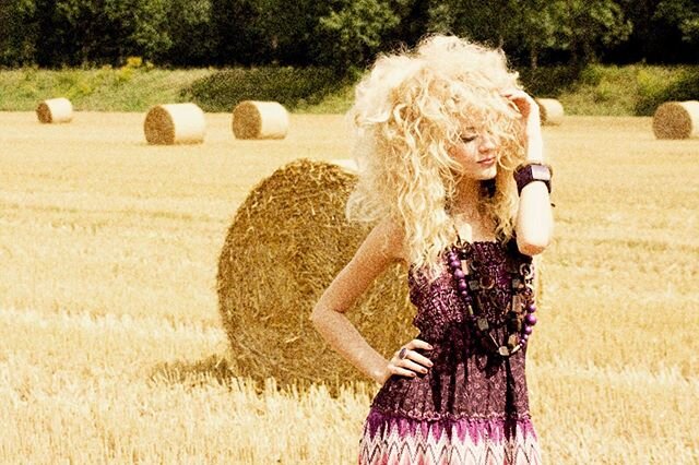 Mandy Borg aus der 2. Staffel GNTM, 2009!

#fieresphotography #mandyborg #gntm #throwback #throwbackthursday #old #hippiestyle #hippiegirl #outfitinspiration #outfitoftheday #outdoor #outdoorshooting #photoshoot #professionalphotographer #canon #gntm