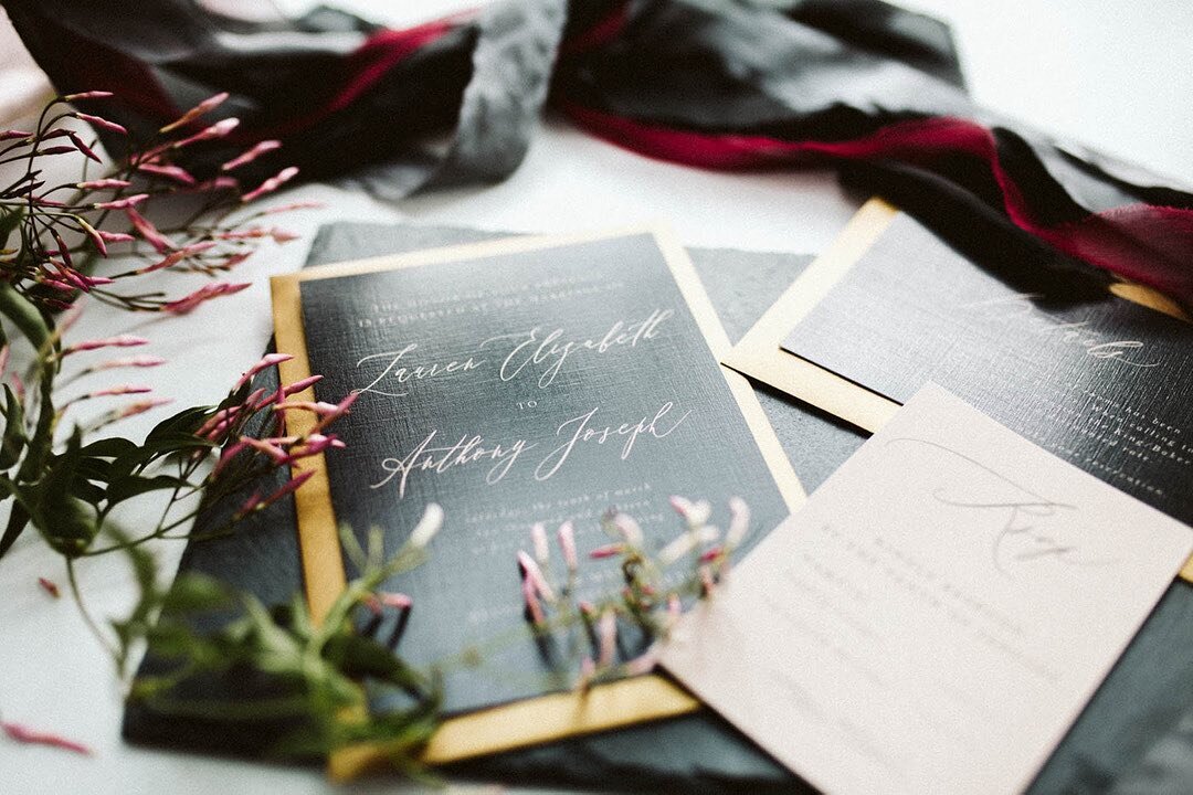 Your invitations are the first glimpse your guests will get of your wedding - make sure they stand out 🖤
⠀⠀⠀⠀⠀⠀⠀⠀⠀
📸: @kelly_hourglassphoto
.
Venue: @tuppermanor
Planner: @yourdaywithlk
Florals: @leslieleefloraldesign
Makeup: @bostoneverafter
Jewel