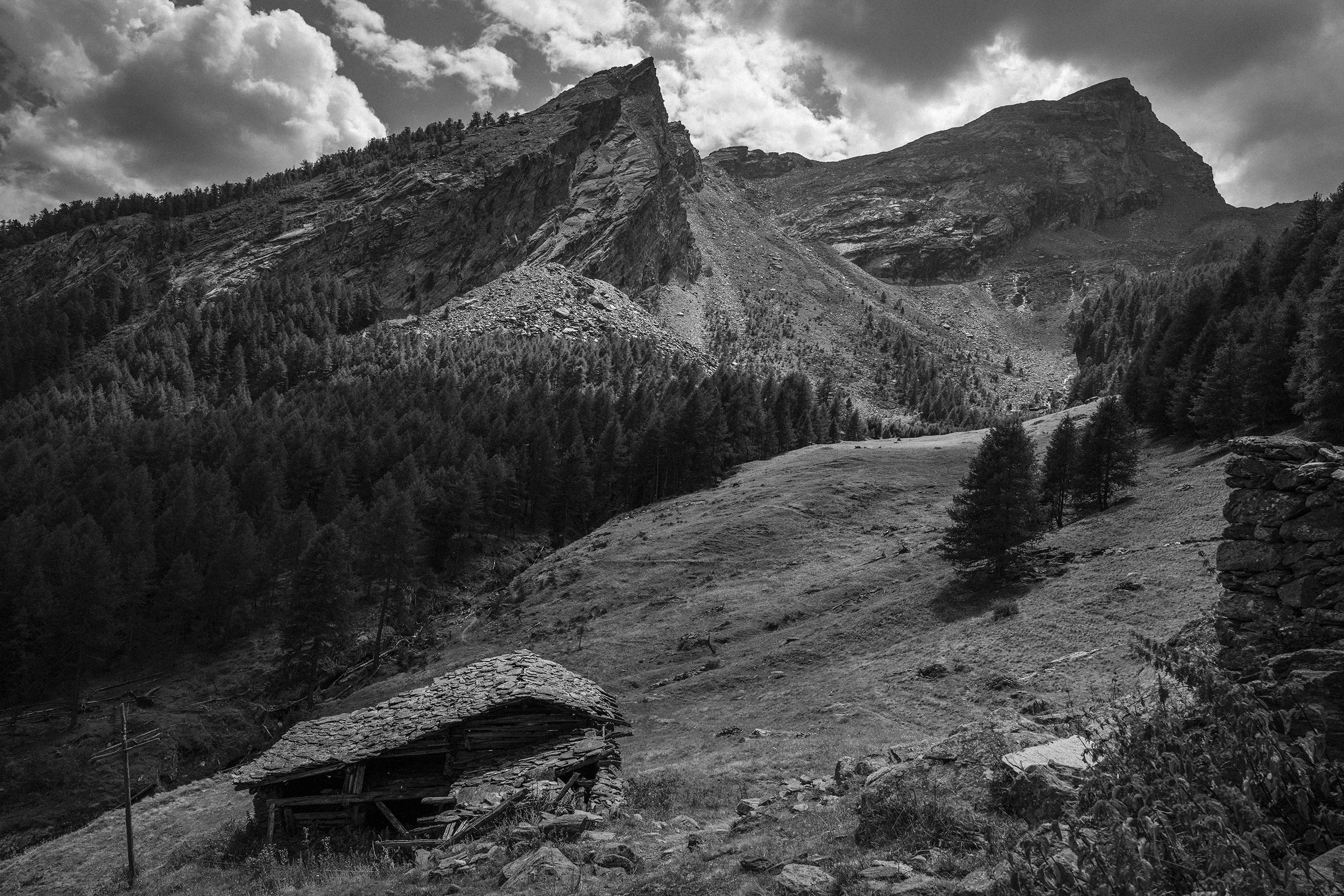 Mountain erosion on the way to Punta Pousset which experienced a tremendous landslide in 2017 . As snow melts the increased water means that erosion is intensified.
