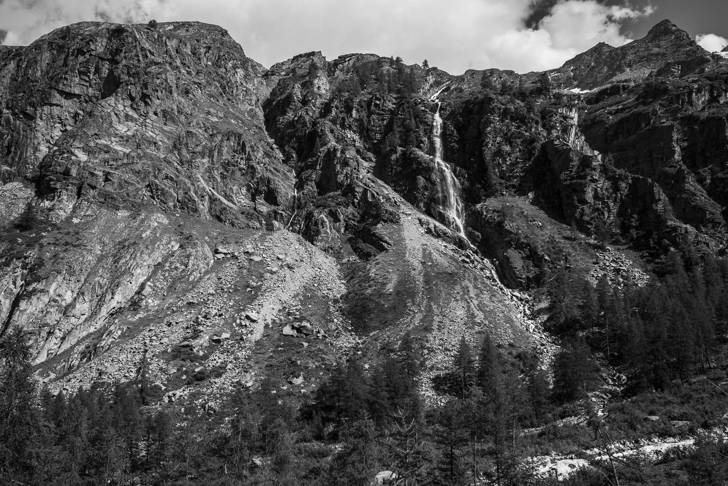 Erosion near Money Glacier in the Cogne Valley. Historical comparisons of glacier retreat can be seen here.