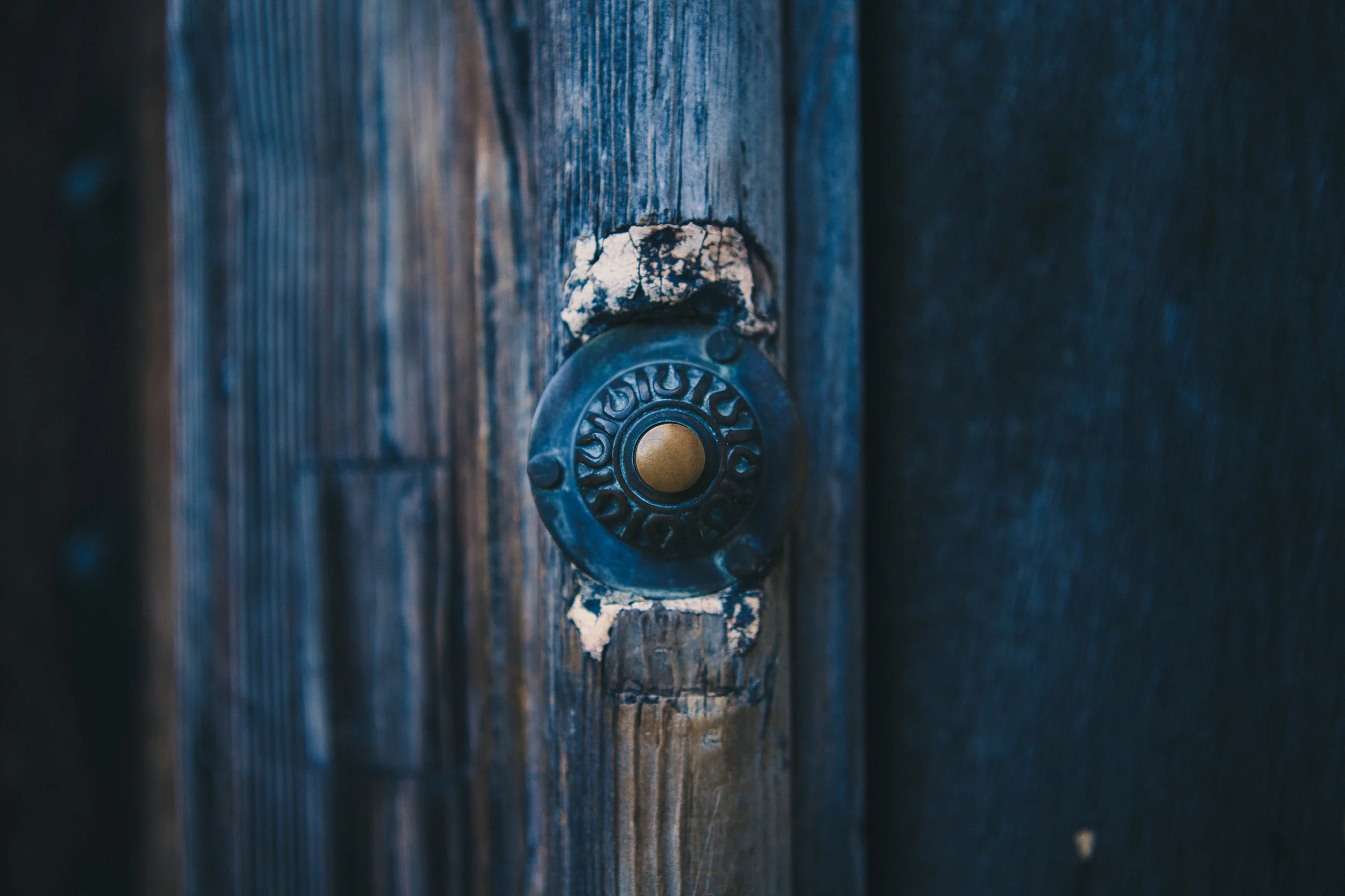 door-wooden-bell-old.jpeg