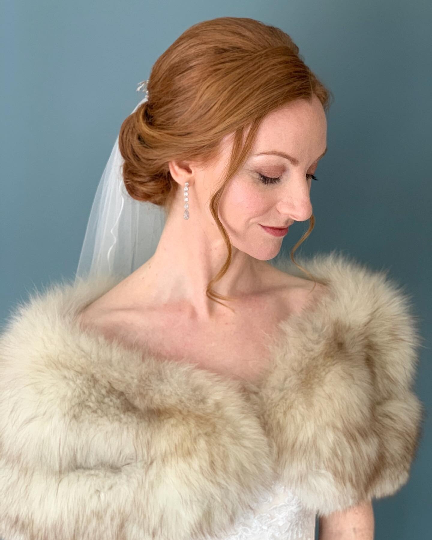 #tbt I&rsquo;m not just a hair and make-up artist, I take great shots on the day too 😊 (well try to)
I love this one I took of Kate on her wedding day!
Hair &amp; make-up by me 💄
.
.
.
#throwbackthursday #brideportraits #brideontheday #bridehairand