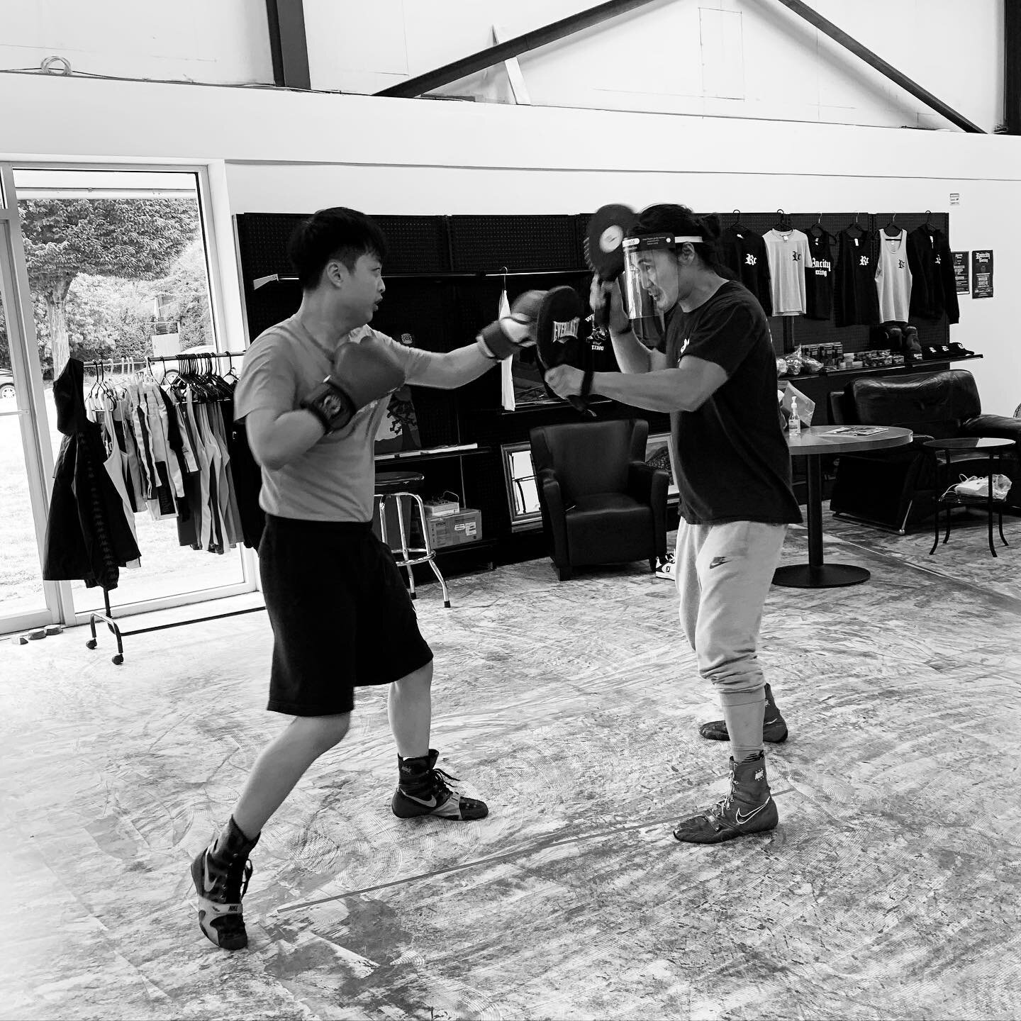 Want to learn how to box but not sure where to start? Book a session with our experienced coaches for one on one coaching! 🥊

#raincityboxing #boxingworkout #boxingworld #boxer #fighter #weekendworkout #boxing #boxeo #athlete #boxinggym #fitnessmoti