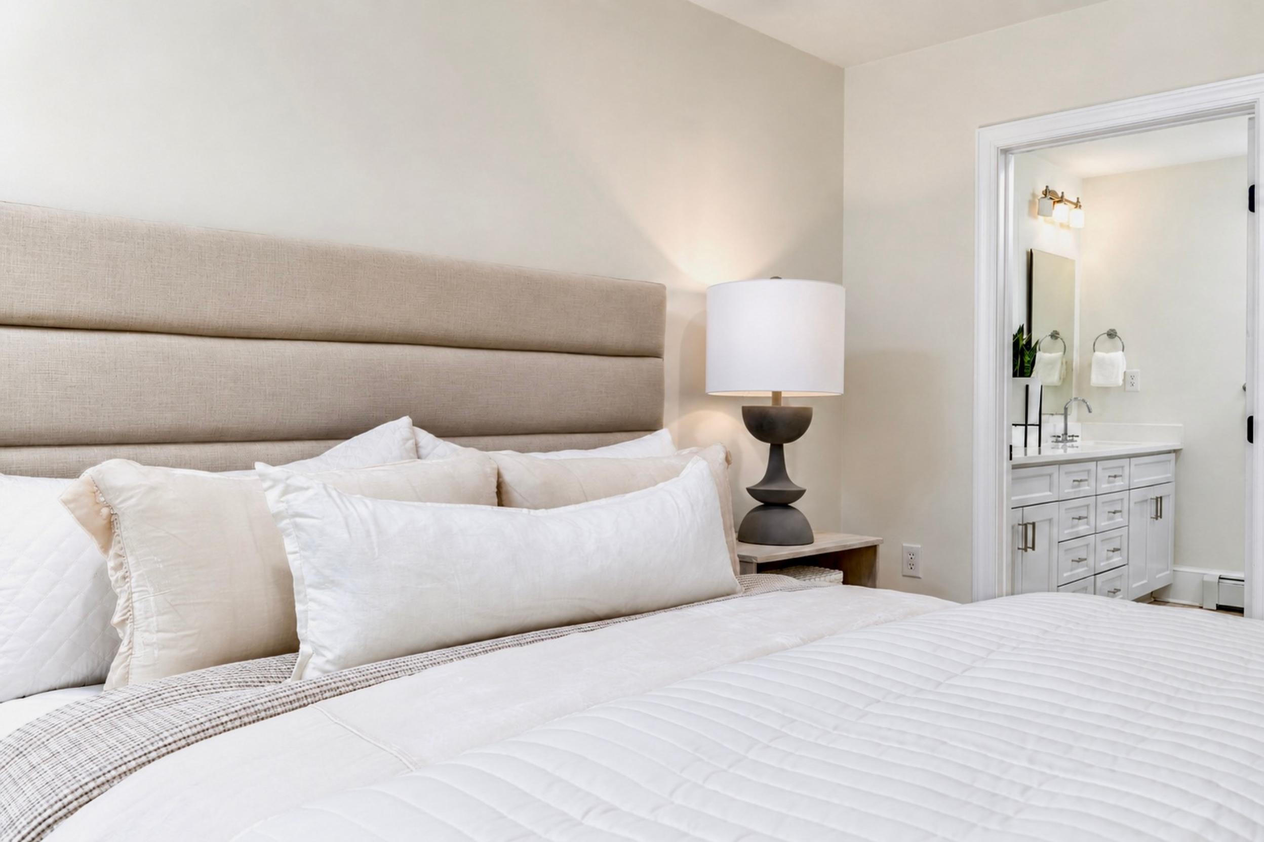 509-Gardiner-Rd-Richmond-VA-23229-Luxury-Home-Staging-Jsquared-SOLD-Over-Asking 2.png