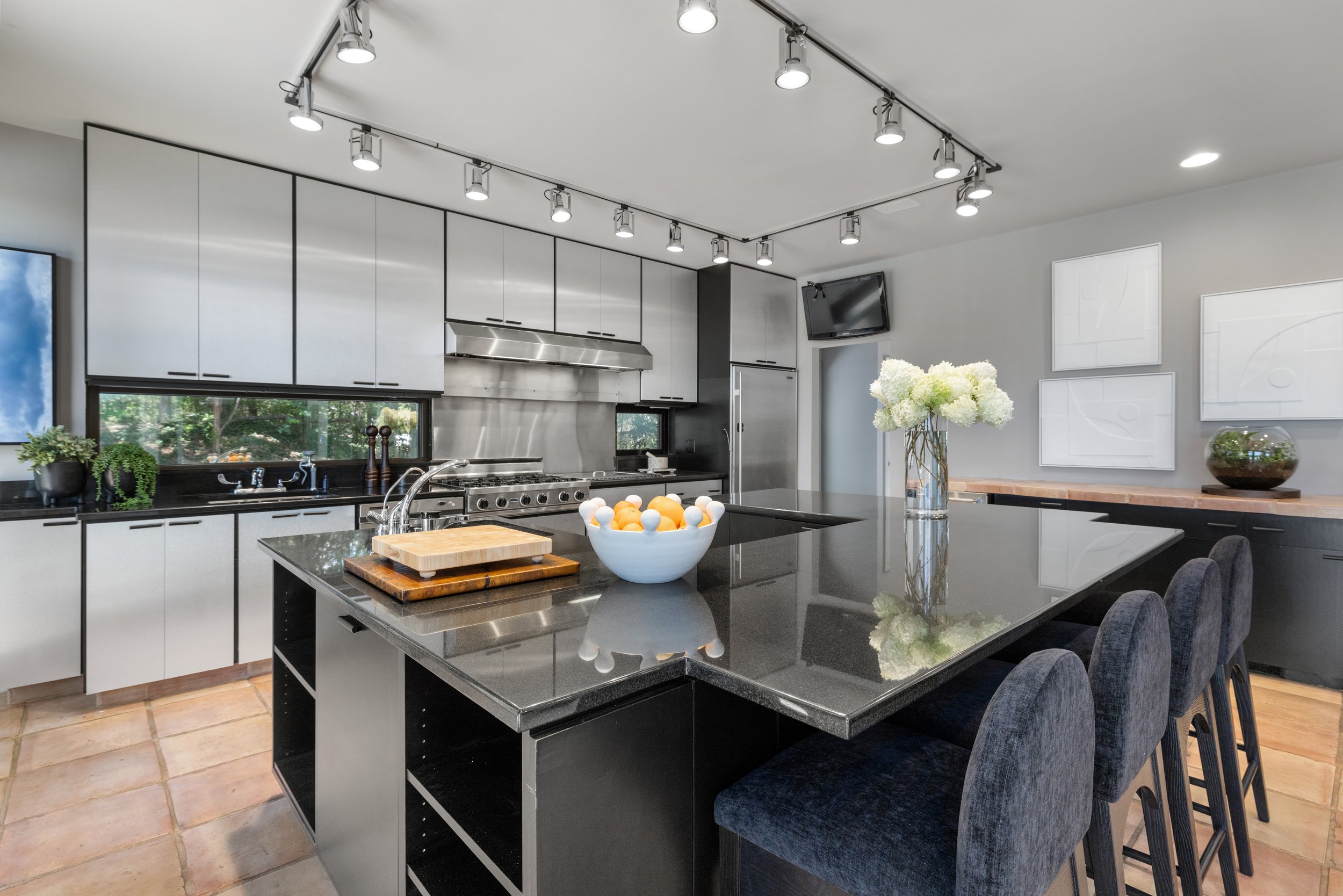 1400-Aqua-Vista-Lane-Luxury-Home-Staging-Jsquared-Richmond-VA46.jpg