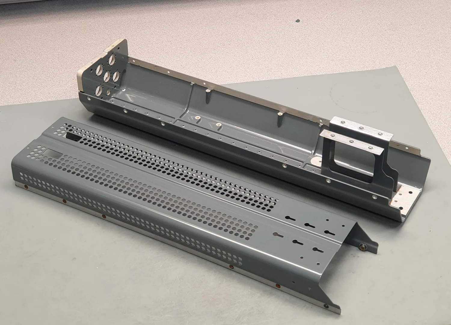 Precision powder coating on magnesium medical robotic parts