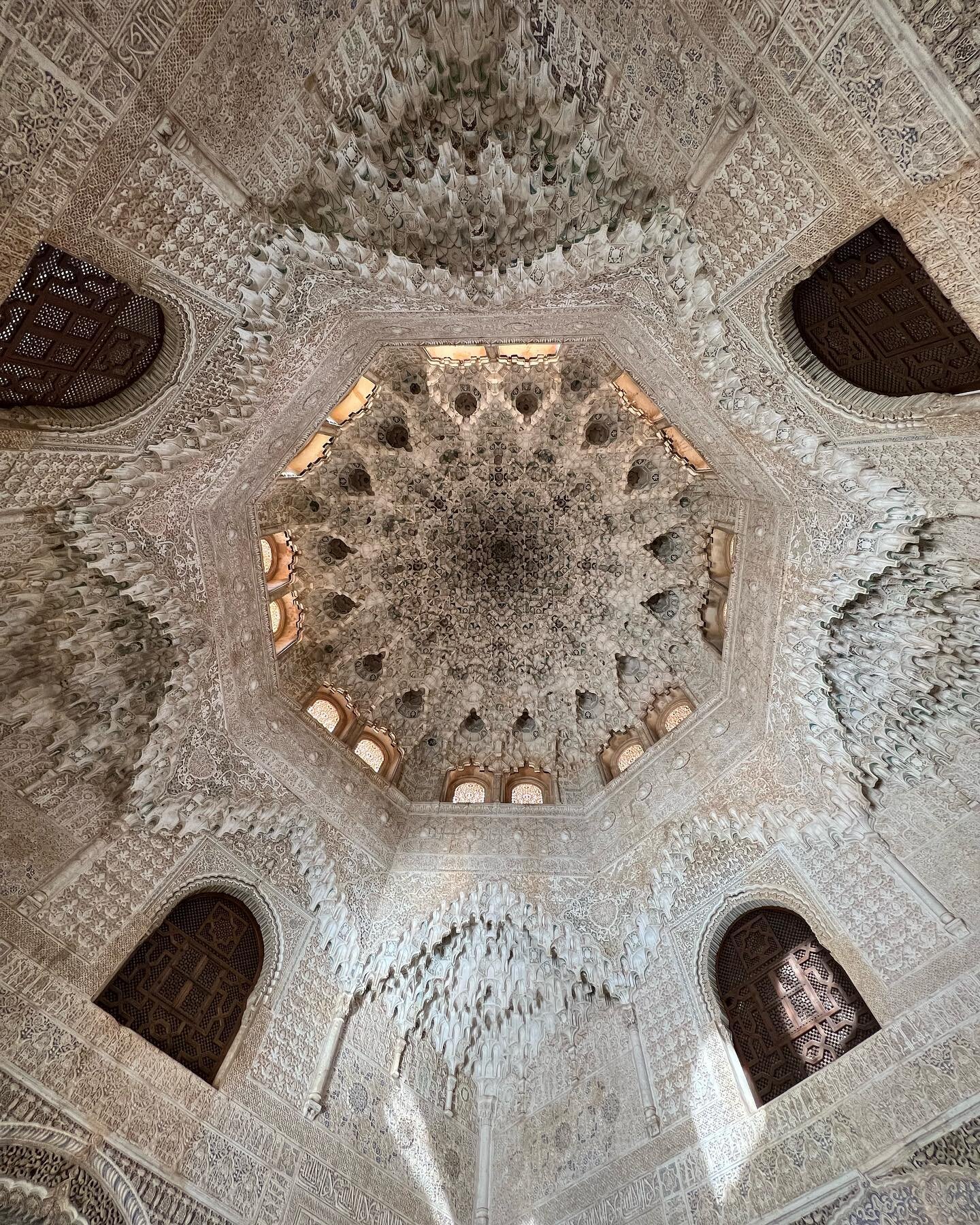 The Alhambra in all its glory.  The most astonishing palace with so much original detail still in place, so many hundreds of years later 🖤
@nina_seed_interiors 
#ilovetravel 
.
.
.
.
.
#interiors #interiordesign #design #decor #historicarchitecture 