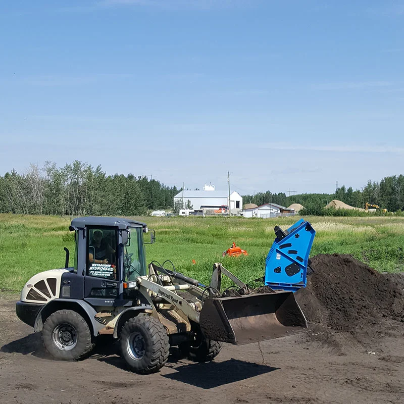 Wetaskiwin-landscape-supply__0011_screening topsoil.jpg