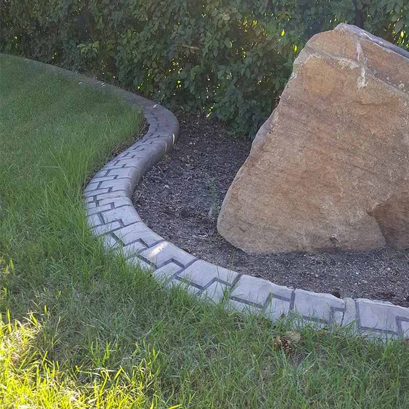 Wetaskiwin-landscape-supply__0023_new grass against quik kerb.jpg