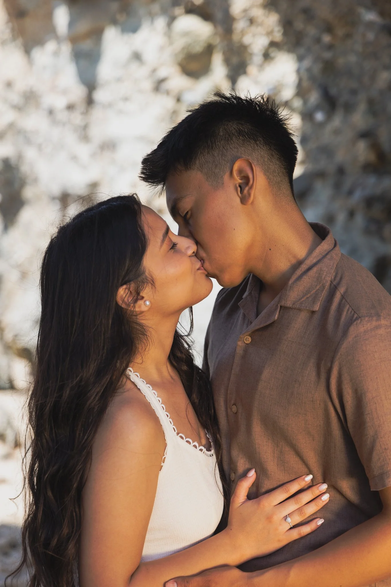 Emiluy and Eduardo Share a kiss