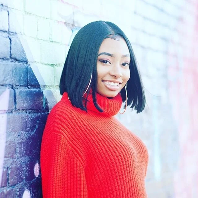 smiles + murals 🔥.
.
.
#seniorpictures #seniorportraits #detroitseniorphotographer #detroitmurals #grossepointephotographer #grossepointenorth #naturallight #photographyislife #justgoshoot #canon85mm #pursuitofportraits