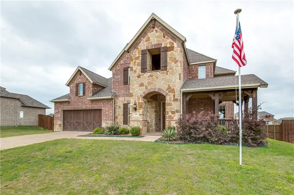 200 Thoroughbred Dr, Hickory Creek