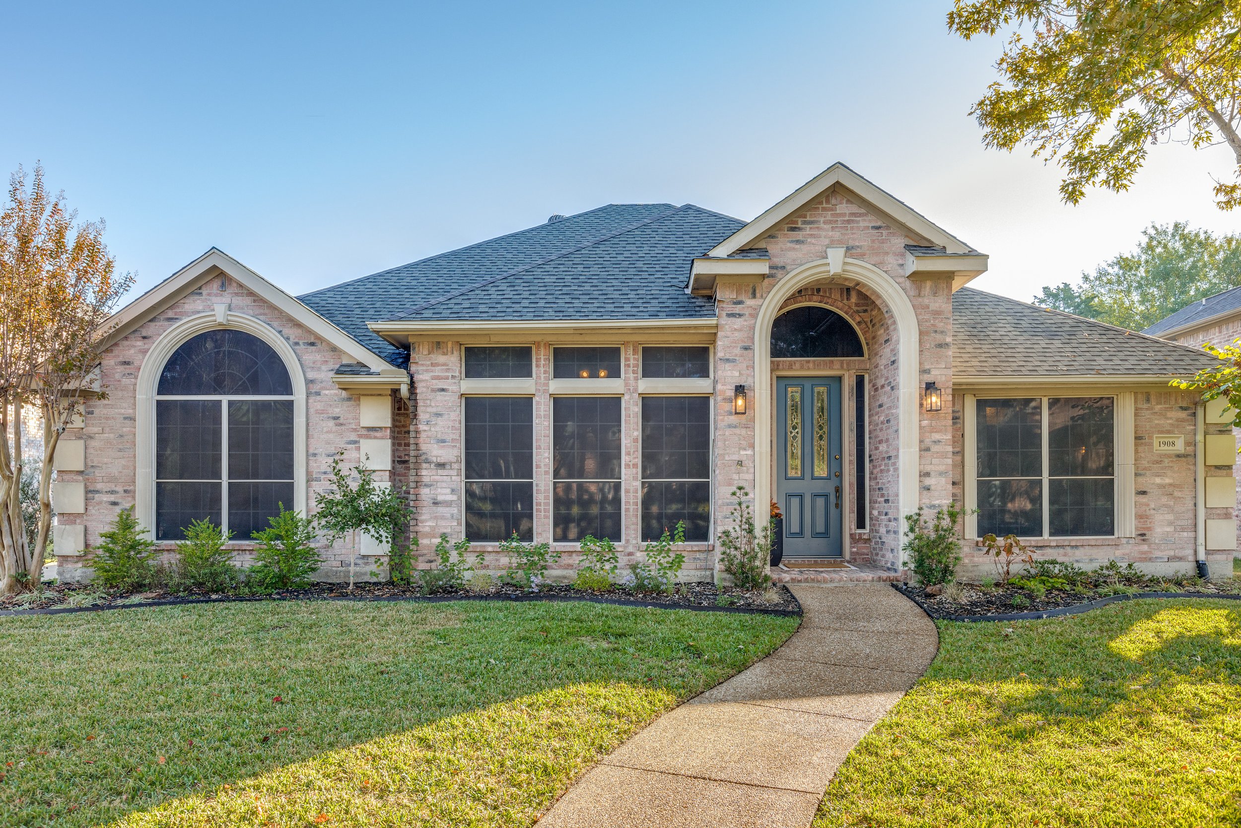 1908-sagebrush-trail-richardson-tx-75080-High-Res-2.jpg