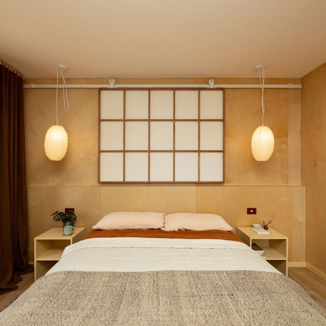 This shoji screen headboard was a first for us and a great learning curve. Kate from @kanat.studio designed it to add visual interest and bounce light within the room in the same way a window might. Hardware to slide the screen was incorporated to en