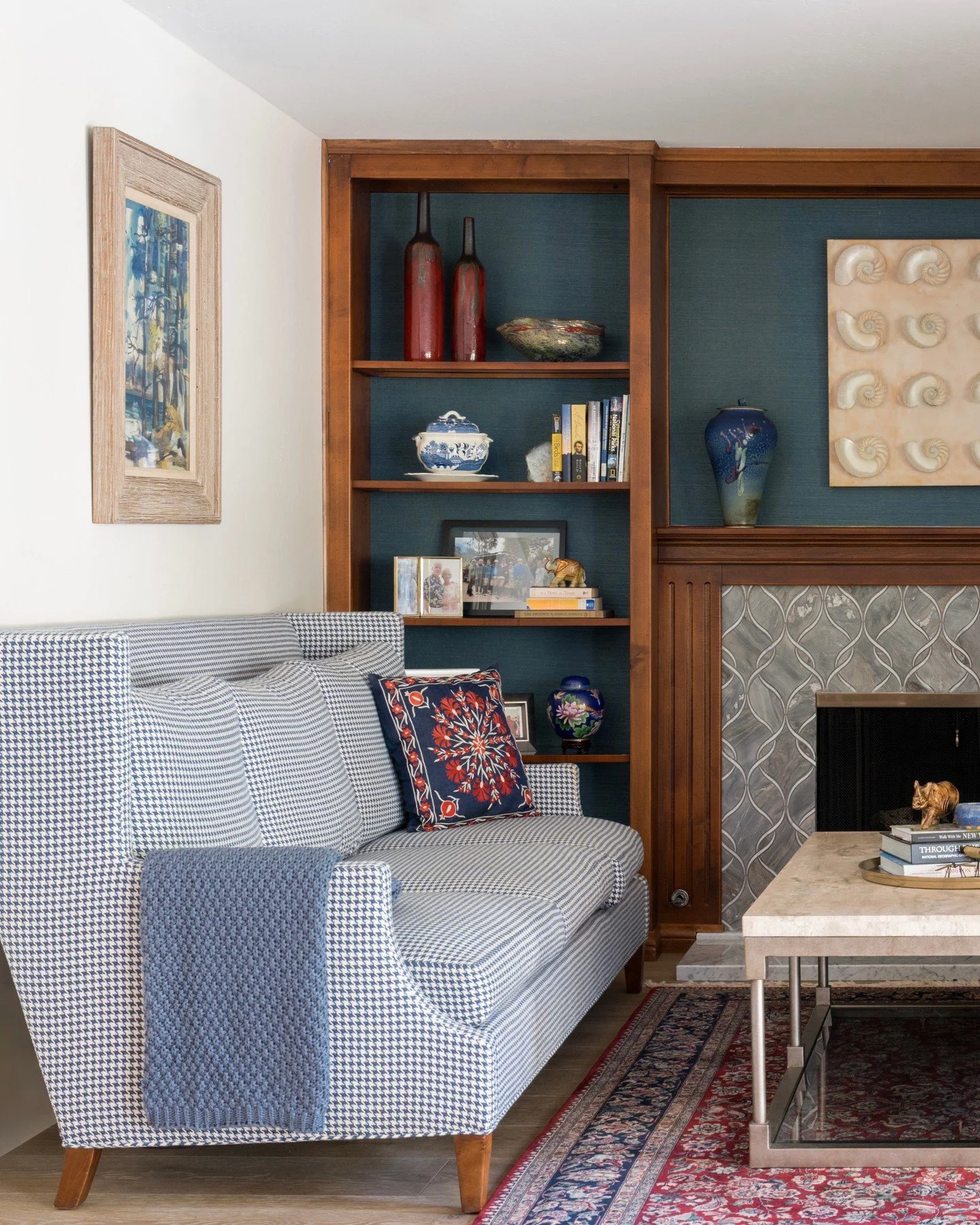 Pattern play, meet color story 🥰

This room is proof that traditional elements can still feel fresh.

.
.
.
#interiordesign #livingroomdesign #designinspo #colorlover #timelessdesign #boldinteriors #luxuryinteriors #eclecticstyle #homegoals #interio