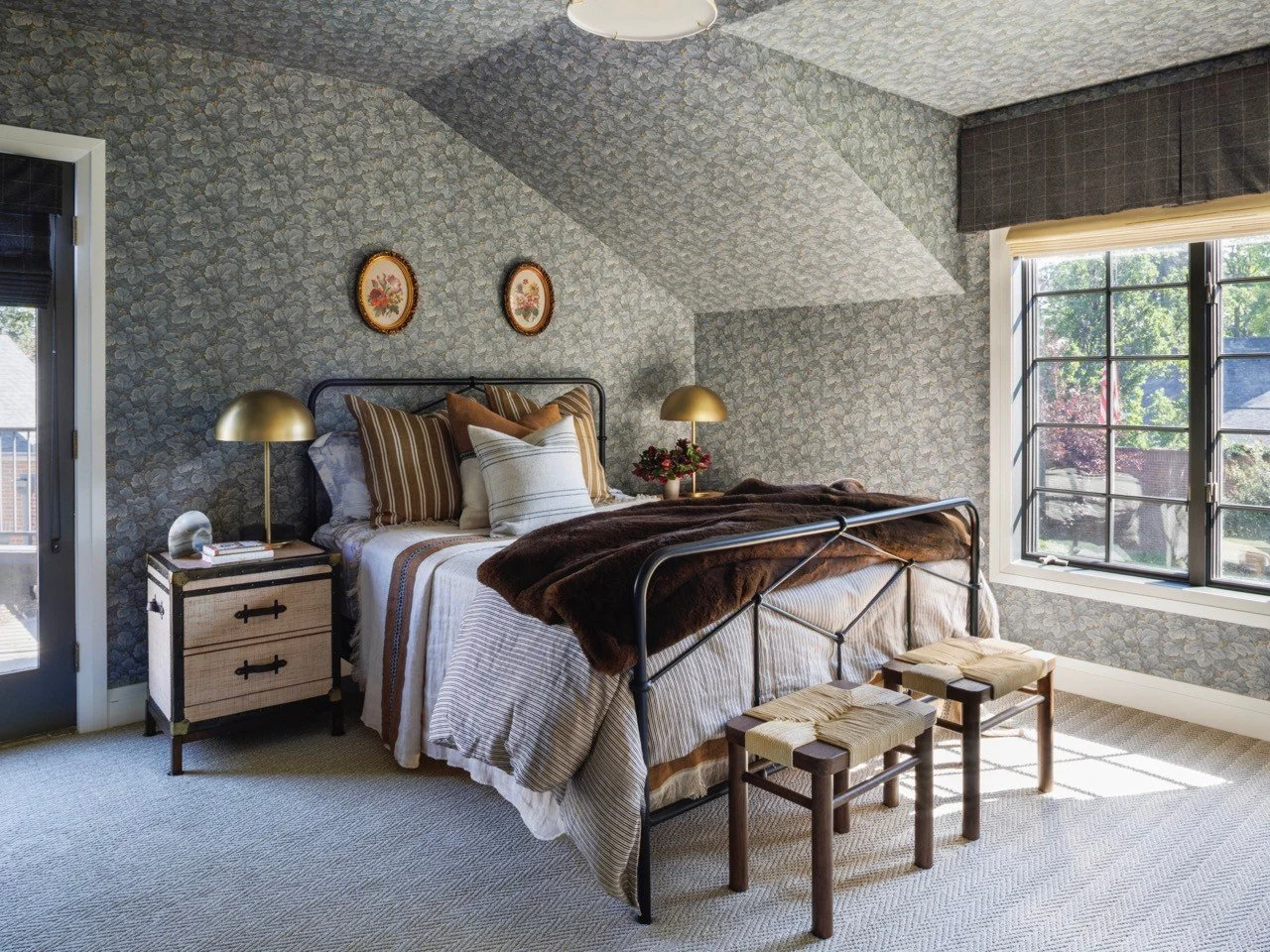 For guests who deserve the royal treatment. Pattern on pattern, texture on texture &mdash; because hospitality is in the details. 👑

.
.
.

photography: @emredfield

#atelier #interiordesign #bedroomdesign 
#guestbedroom #bedroom #designinspo #color