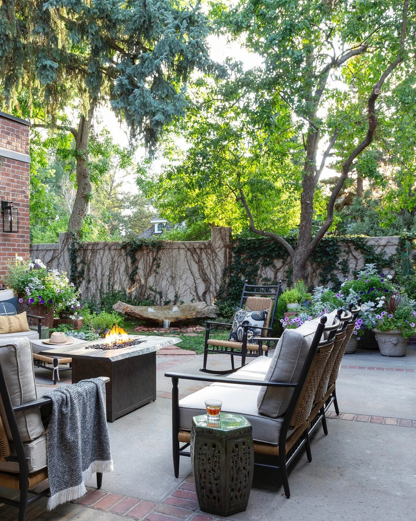 When your home wraps around an outdoor courtyard, the patio becomes the heartbeat. This one was designed for wine, laughter, and late autumn nights.

.
.
.

photography: @emredfield

#atelier #interiordesign #patiodesign
#patio #designinspo #outdoorl