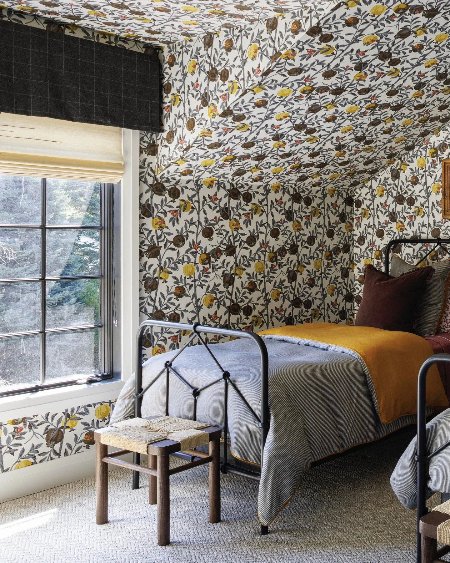 Florals, but make them fearless. This twin room wraps every surface in botanical print because sometimes you need a little whimsy with your overnight stay. ✨

.
.
.

photography: @emredfield

#atelier #interiordesign #bedroomdesign  #guestbedroom #be