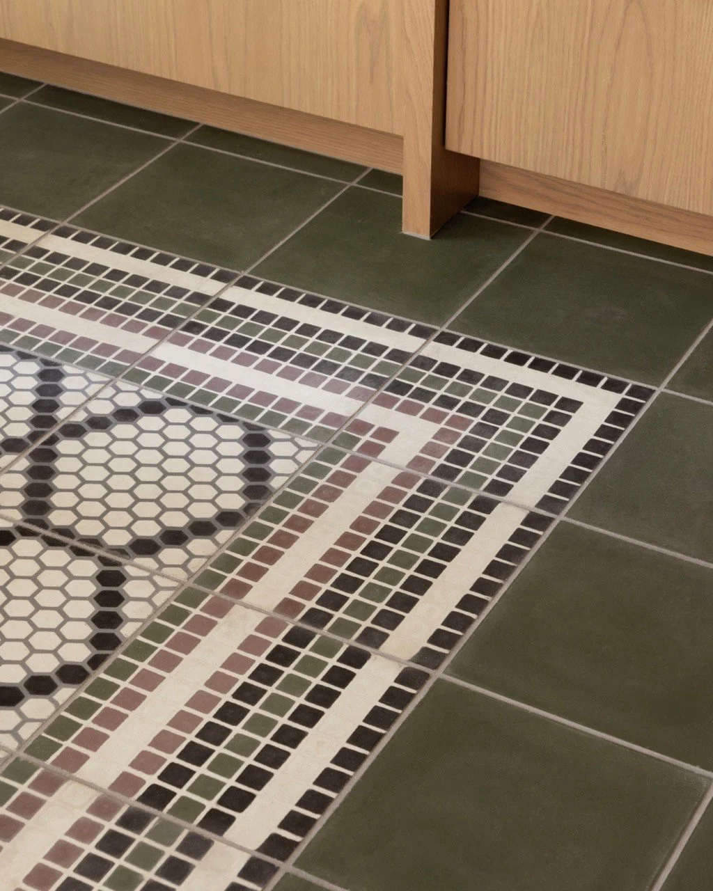 A little warmth, a little color, and a whole lot of attitude.
Welcome to Silver &mdash; proof that timeless doesn&rsquo;t have to mean tame. Stay tuned for the full reveal 🤎

.
.
.
photography: @emredfield

#atelier #interiordesign #homedesign #denv