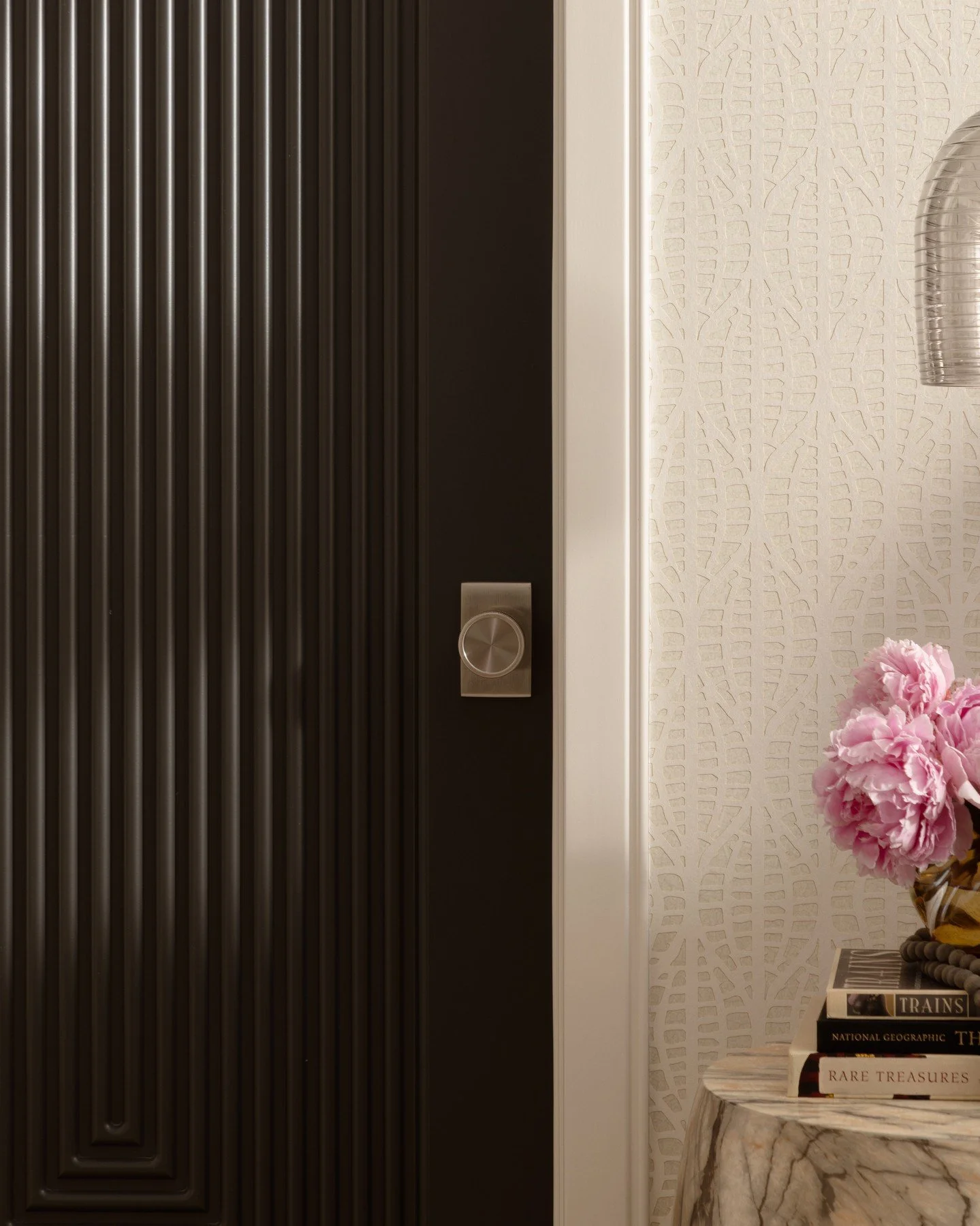 Soft doesn&rsquo;t mean safe.

A calm palette, elevated details, and just enough edge to keep things interesting. Stay tuned for the reveal.

.
.
.
photography: @kyliefitts

#atelier #interiordesign #designtease #bedroomdesign #bathroomdesign #luxury