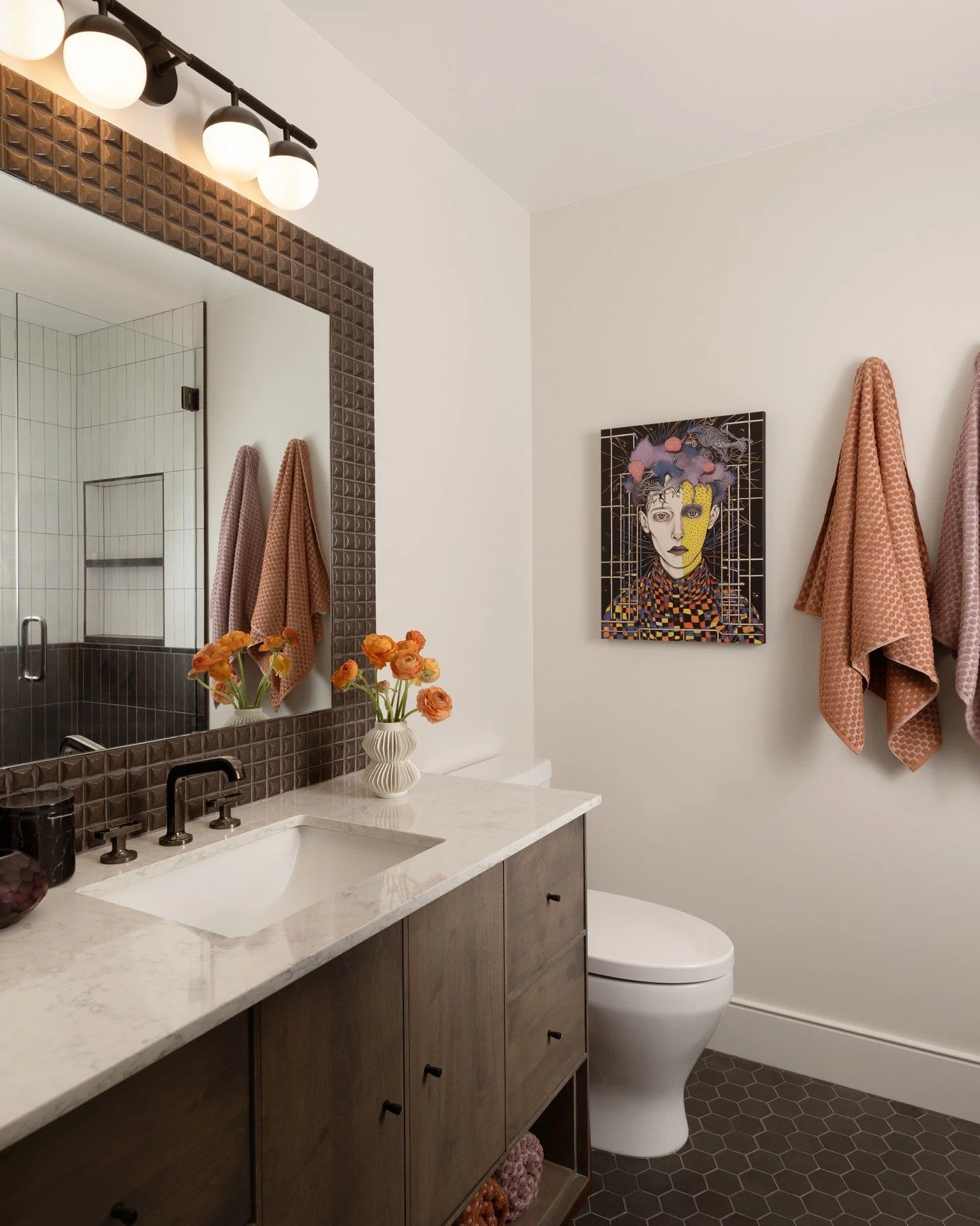 Clean, calm, and quietly confident. A restrained palette layered with subtle moments of character &mdash; because even the most minimal spaces deserve a little personality.

.
.
.
photography: @kyliefitts

#atelier #interiordesign #bathroomdesign #lu