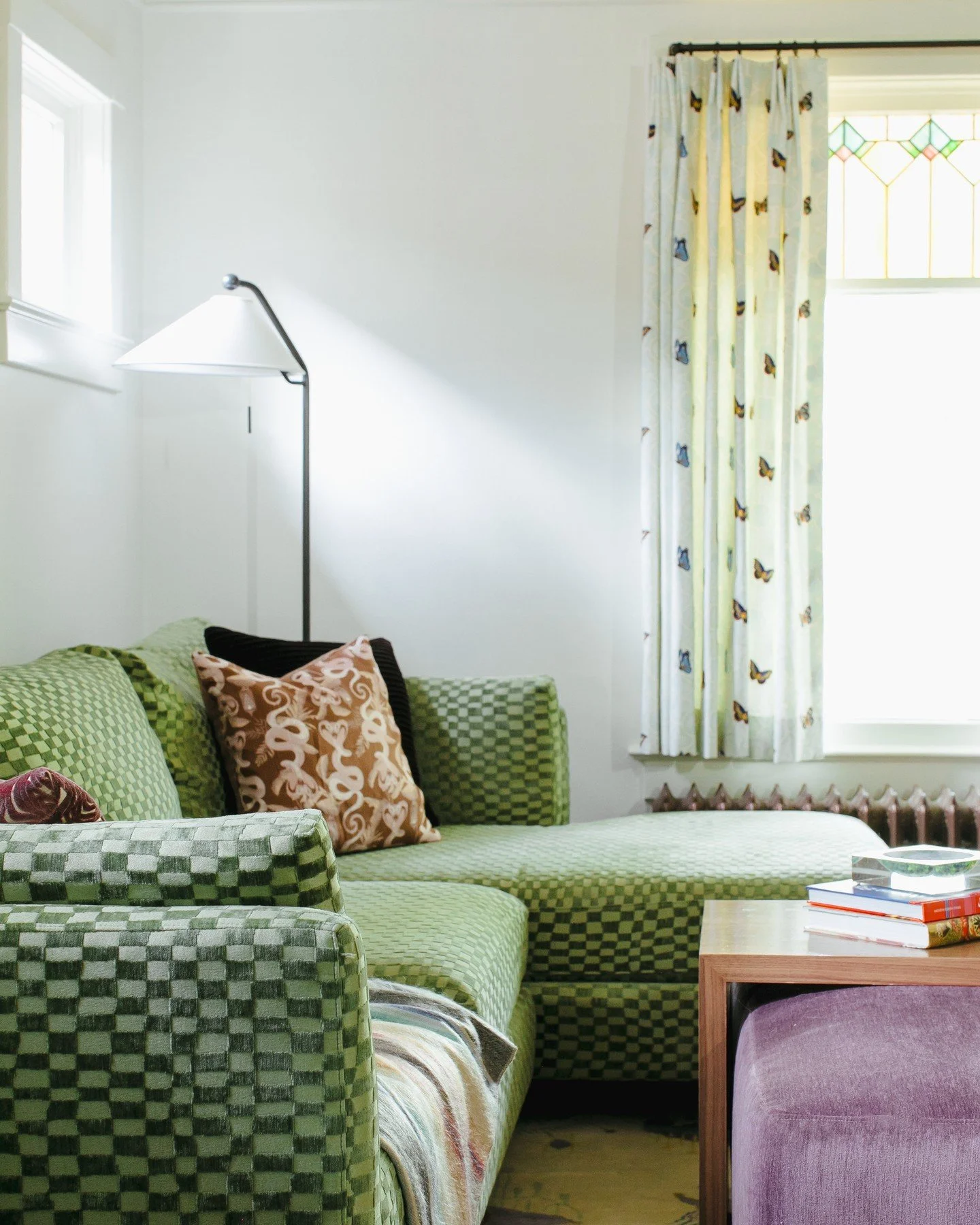 Welcome to The Marigold House.

A celebration of color, pattern, and personality &mdash; layered, lively, and unapologetically fun. Every room has a point of view, and none of them are shy.

.
.
.
photography: @jordankatzinteriorphotographer

#atelie