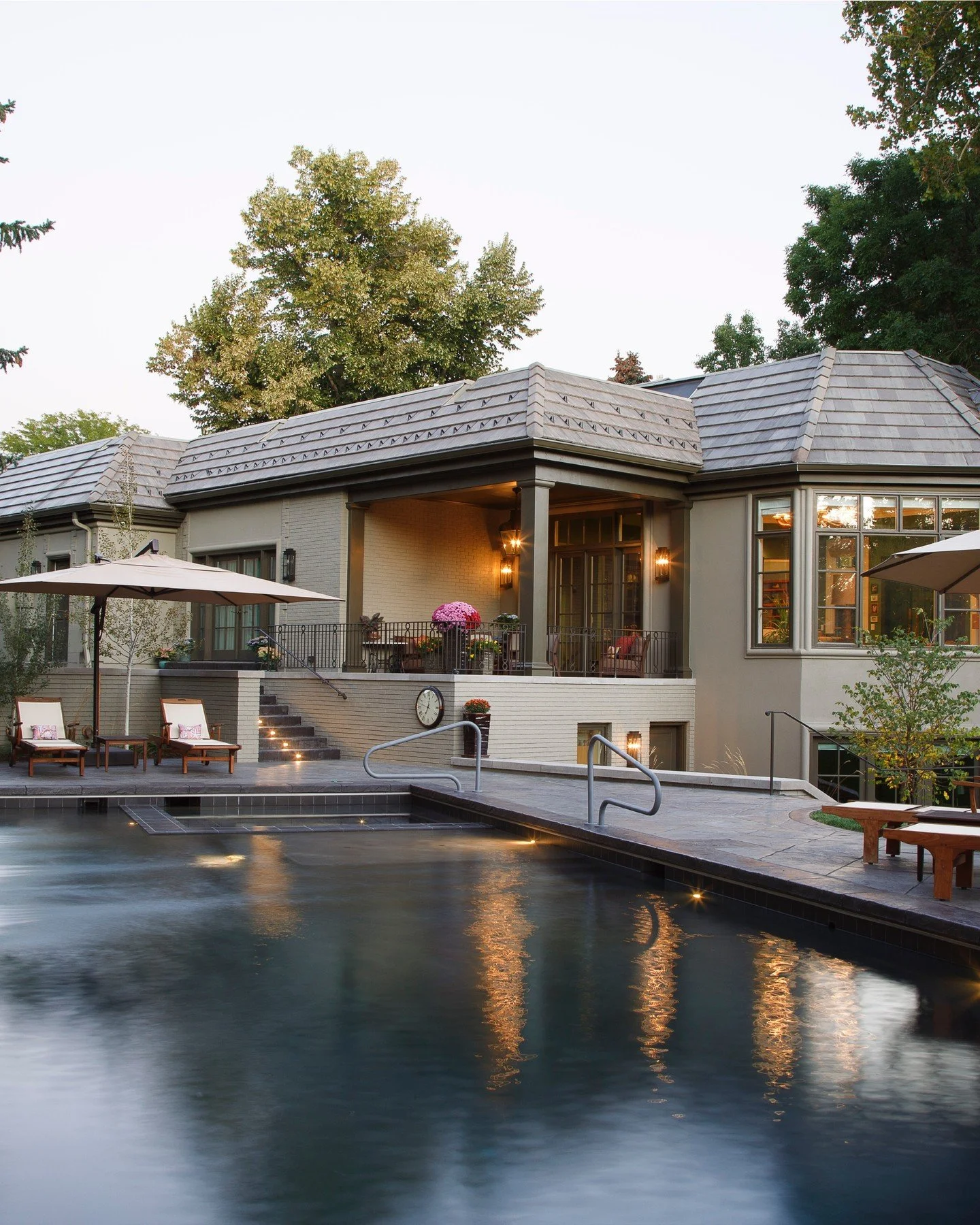 Indoor-outdoor living, but make it intentional.

Designed as a natural extension of the home, this poolside space balances drama, comfort, and architecture. Every sightline was considered so the transition from living room to lounge chair feels seaml