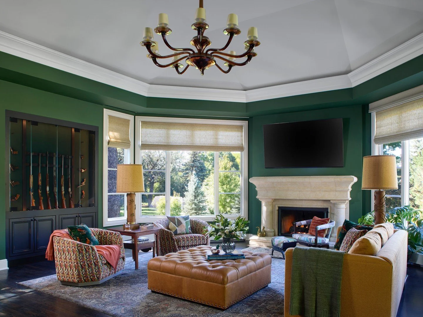 We said yes to green and didn&rsquo;t look back. Color-drenched walls ground this living room, while layered art and sculptural pieces keep it feeling dynamic and lived-in. We love when bold choices feel effortless.

.
.
.
photography: @emredfield
co