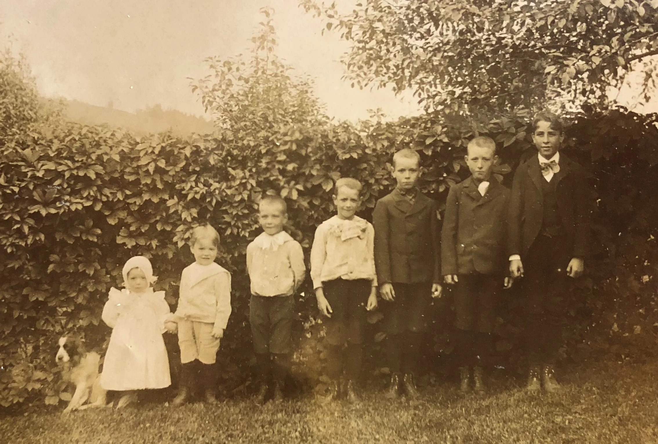 This is an unidentified photograph in the Society’s collection. Do you recognize anyone?