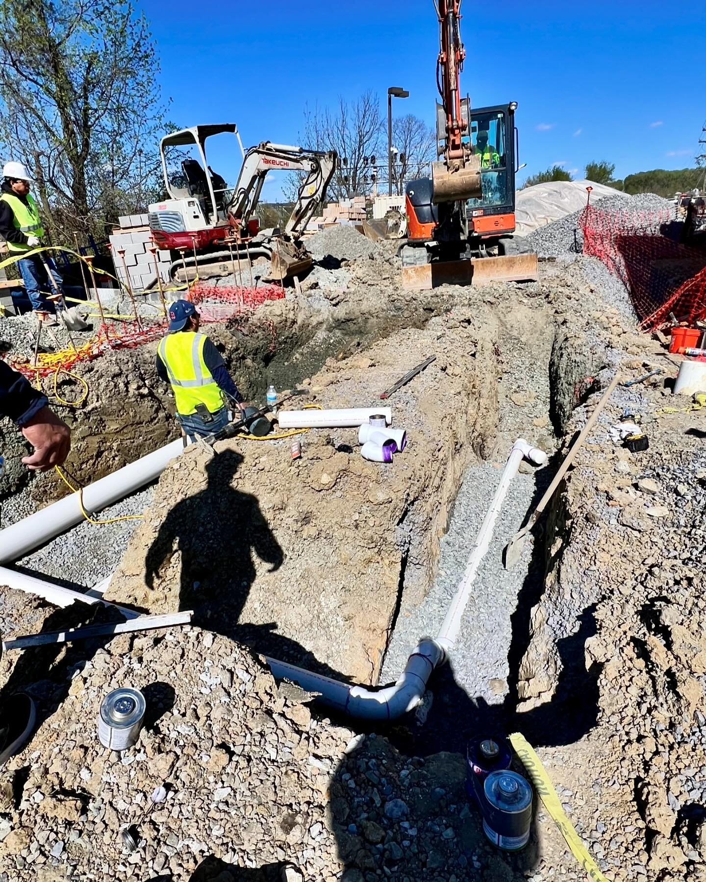 Exterior piping at the Select Auto Alexandria project. Nobody likes working on a Saturday and a Sunday, but do the weather this was needed to keep up with the pace. 🛠️🏁
