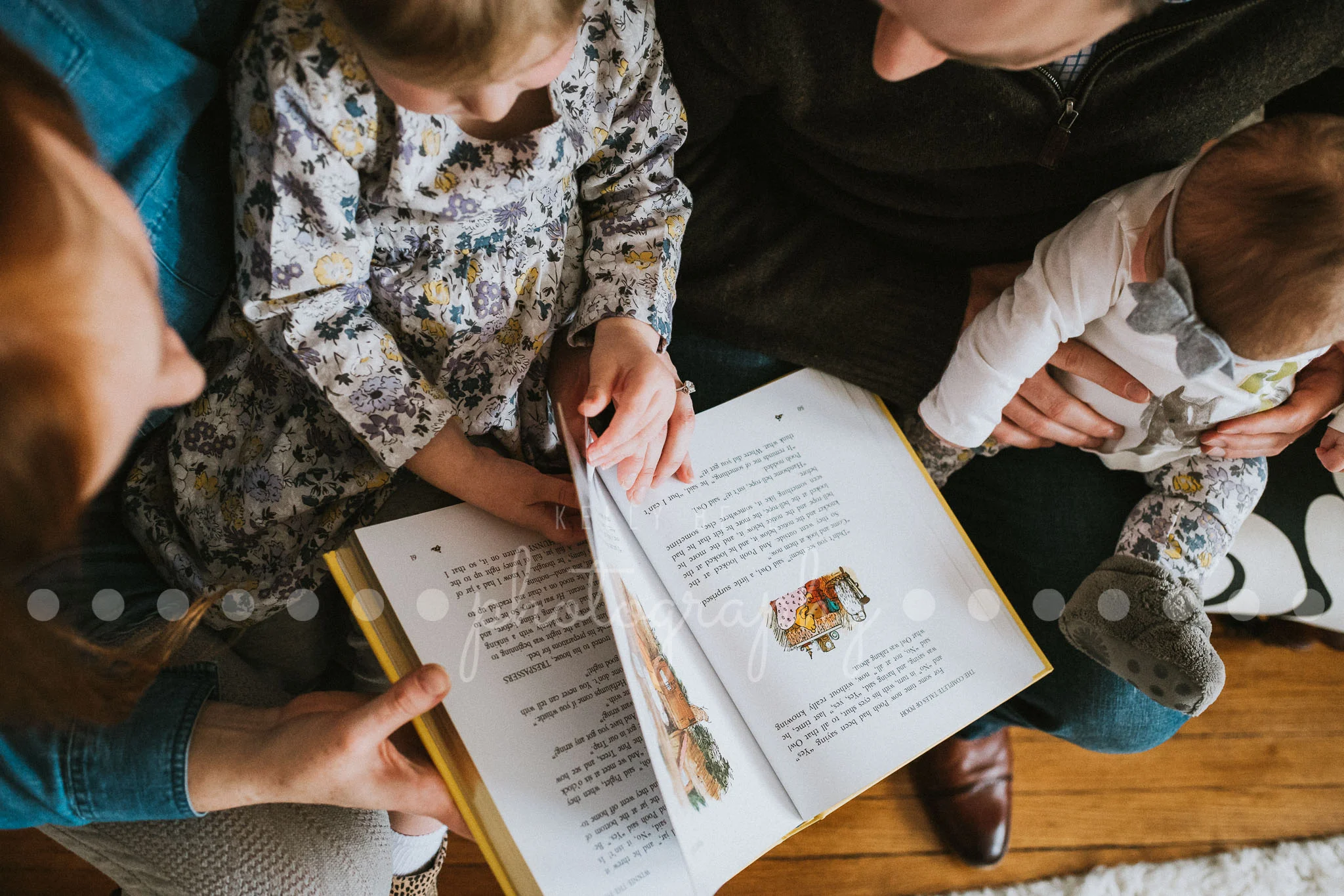 candid storytelling in home photography session